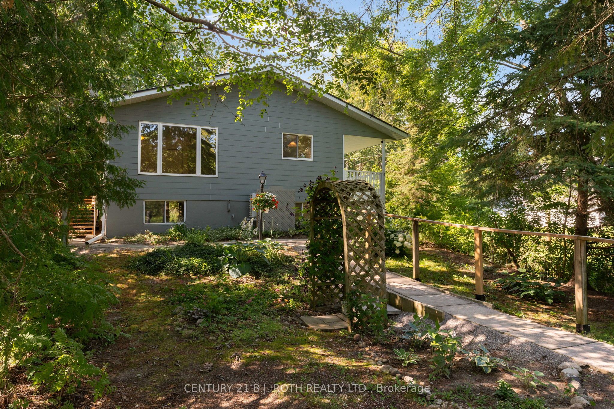 957 7th Line Property Photo 3