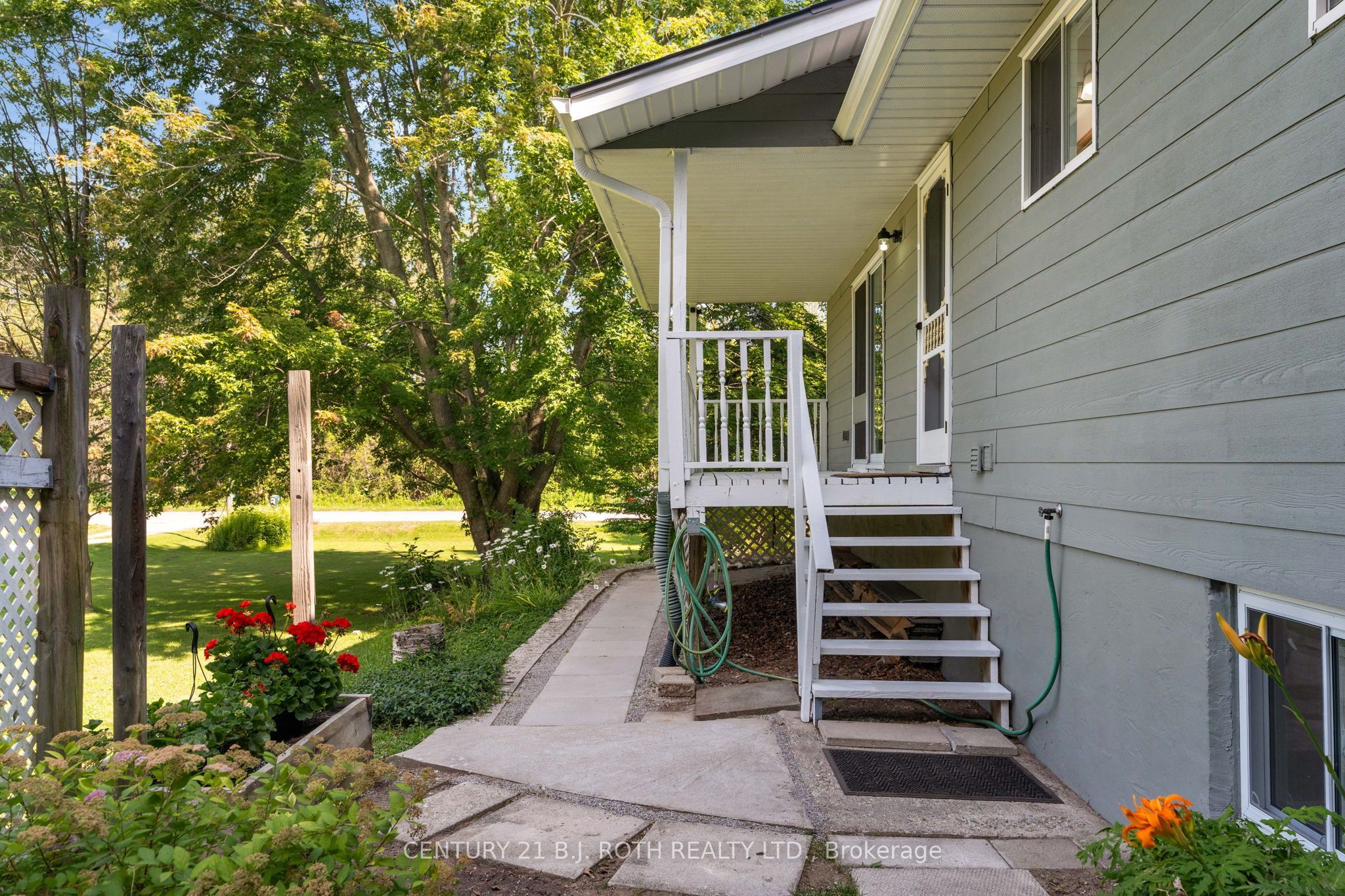 957 7th Line Property Photo 6