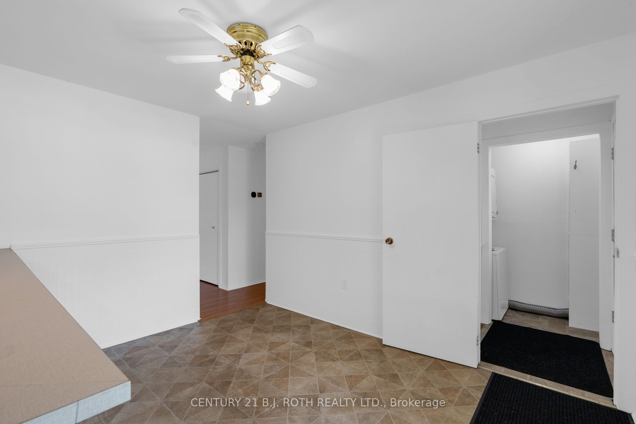 957 7th Line Property Photo 11