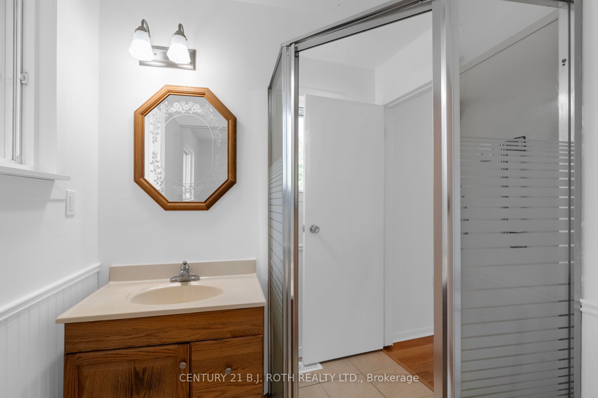 957 7th Line Property Photo 17