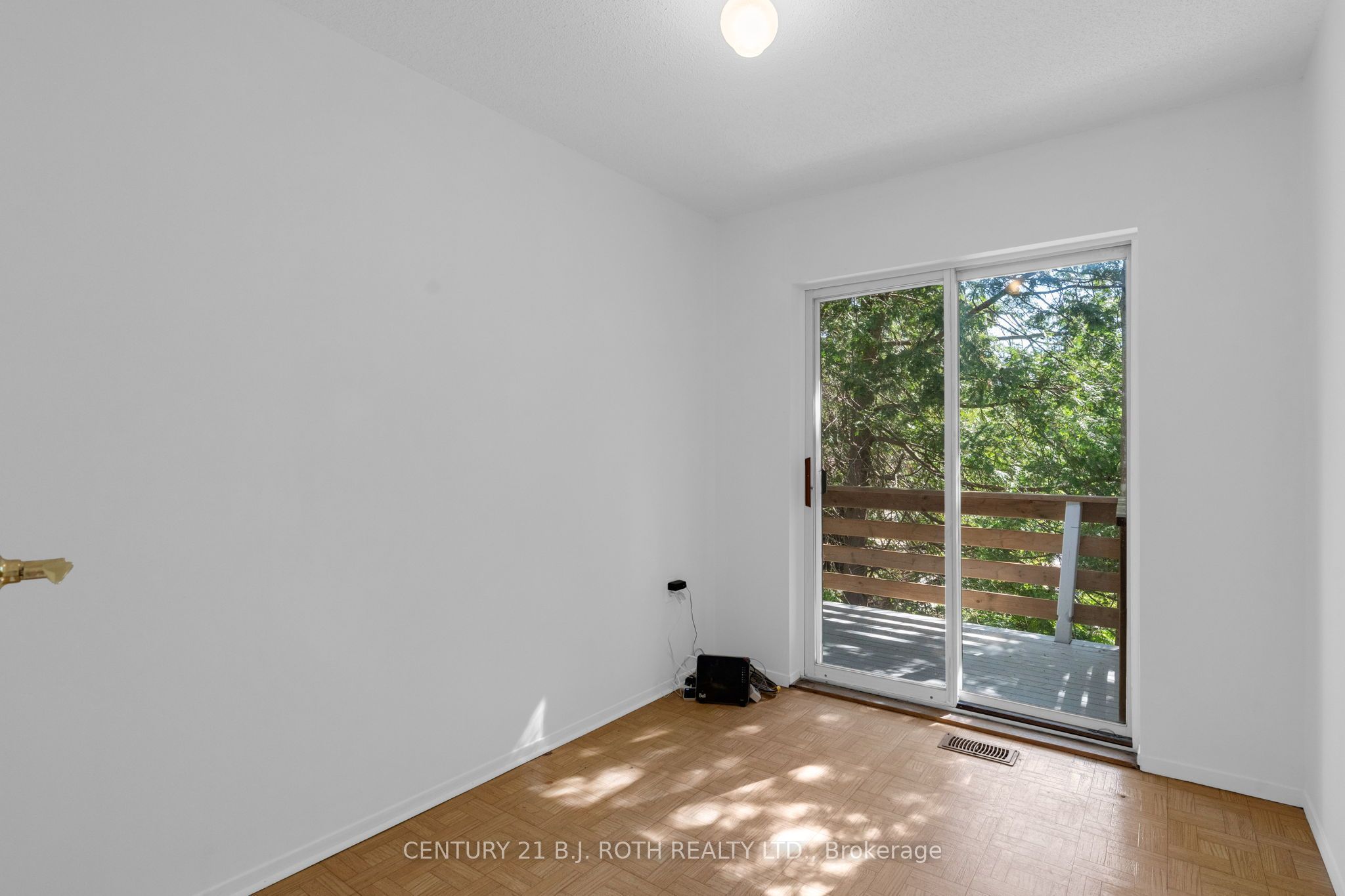 957 7th Line Property Photo 18