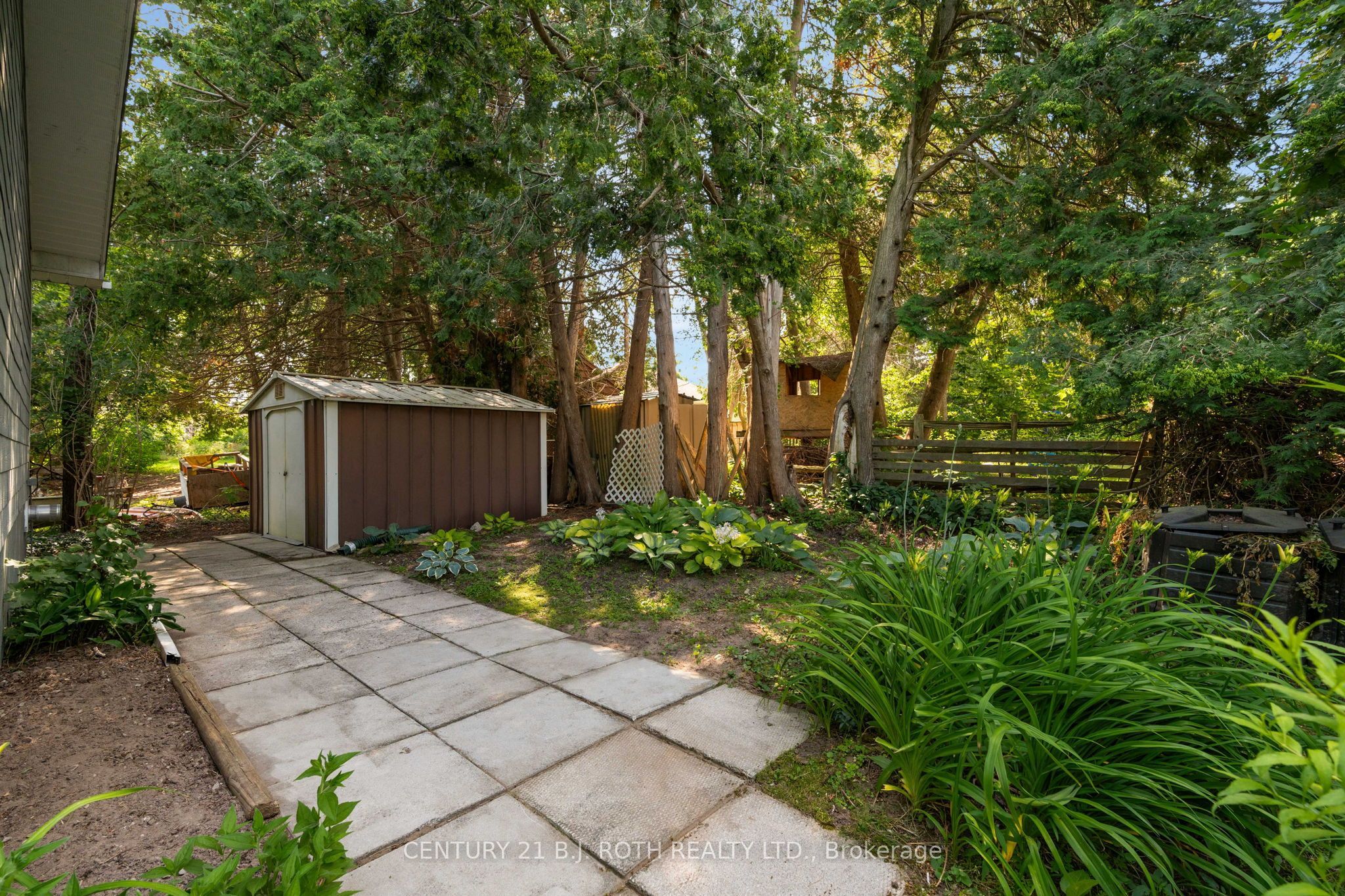 957 7th Line Property Photo 34