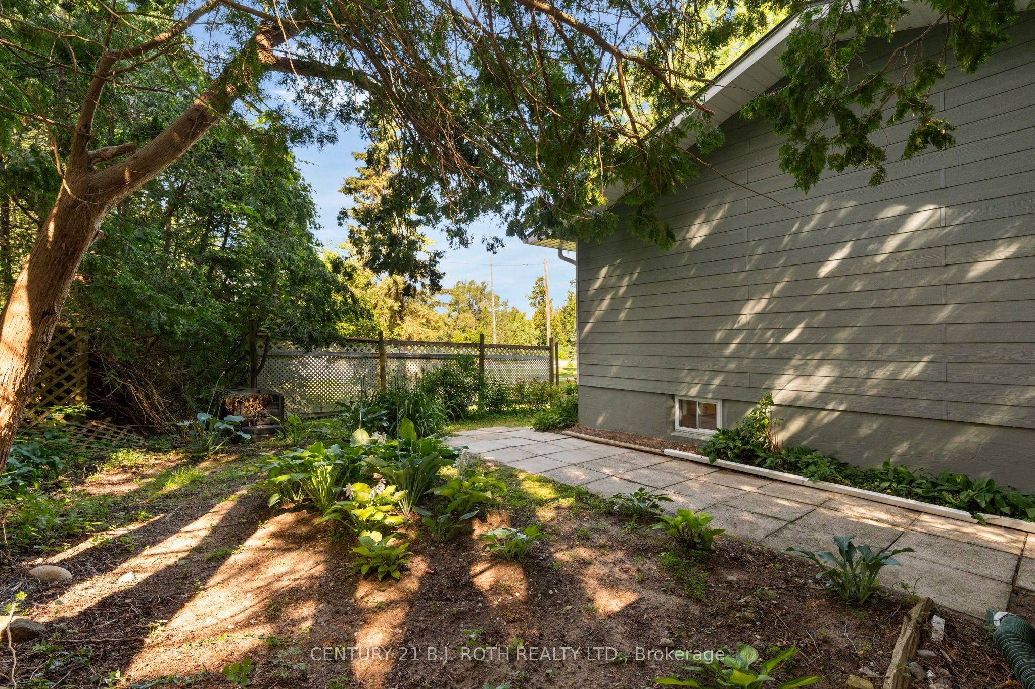 957 7th Line Property Photo 35