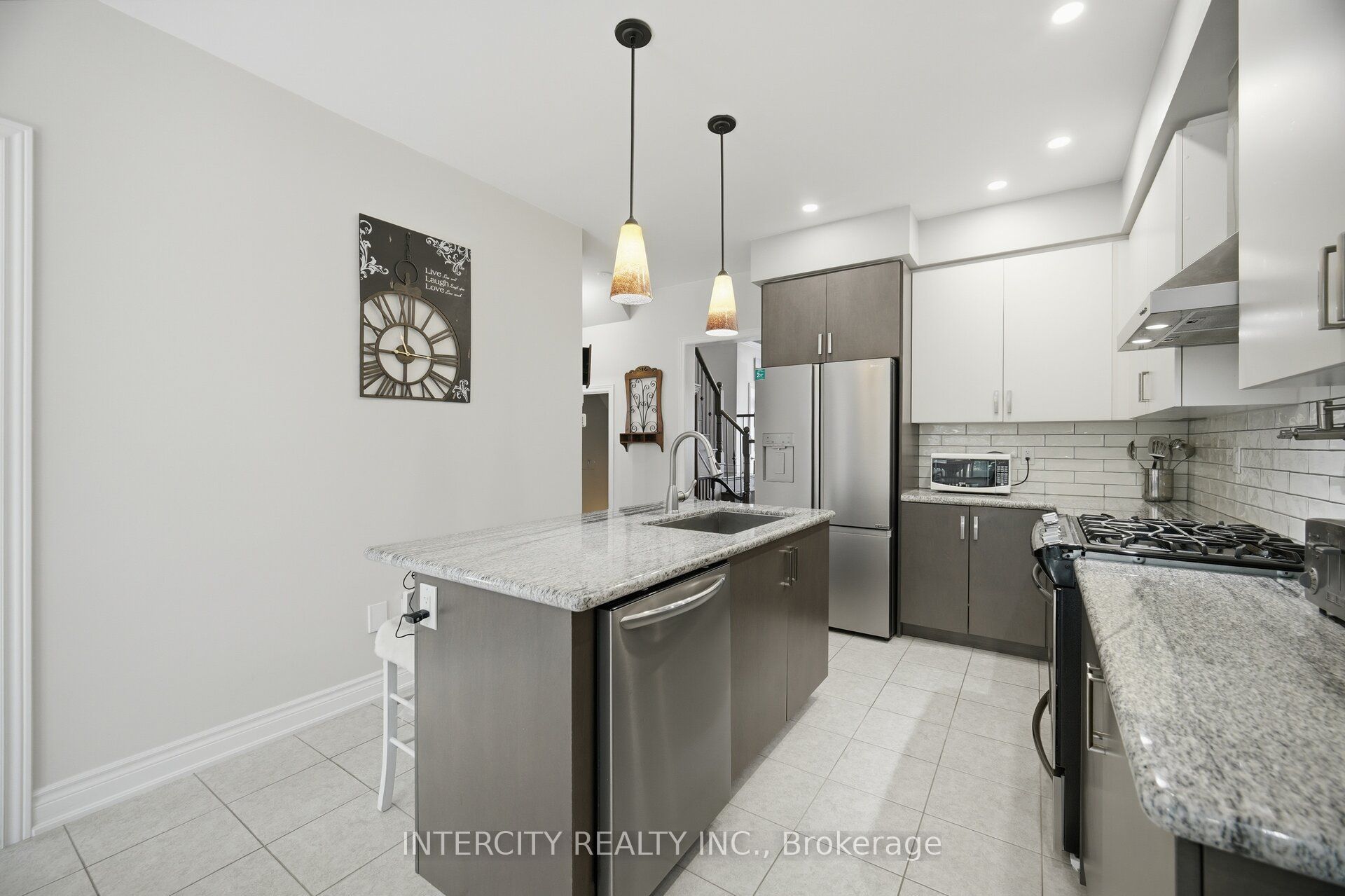 4 Petersen Place Property Photo 14