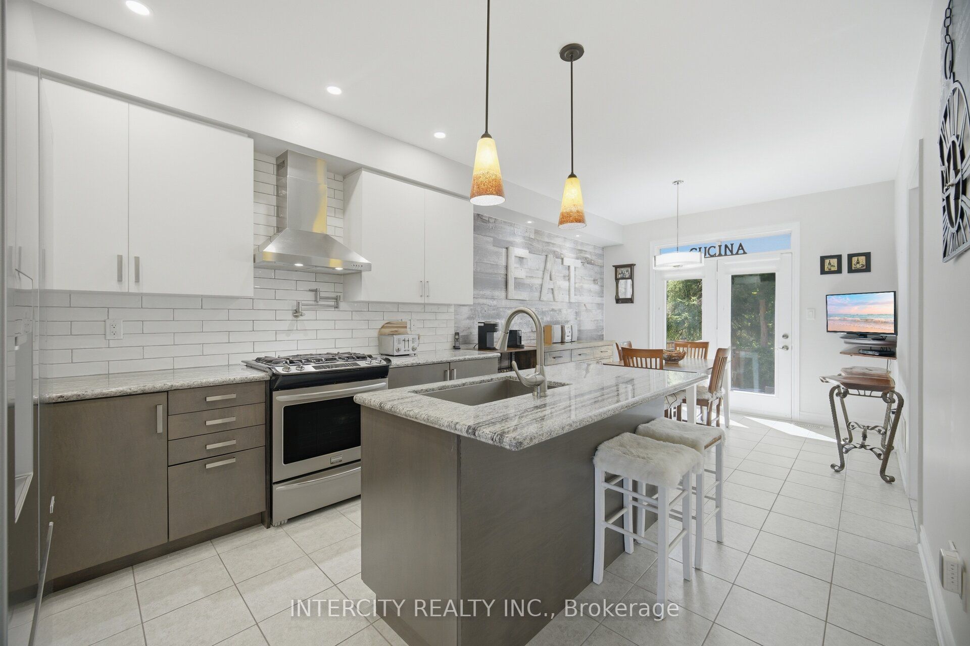 4 Petersen Place Property Photo 15