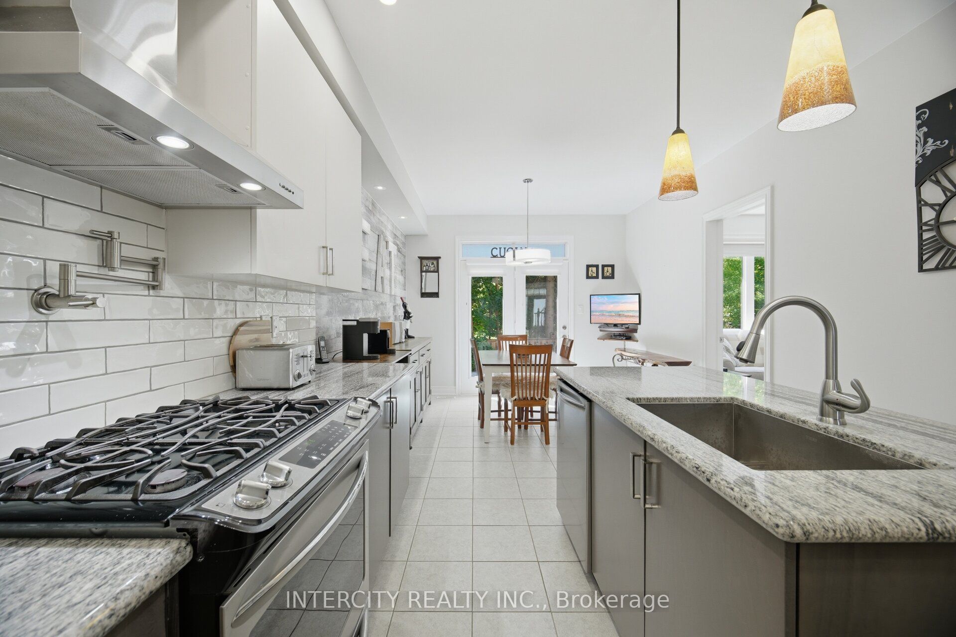 4 Petersen Place Property Photo 16