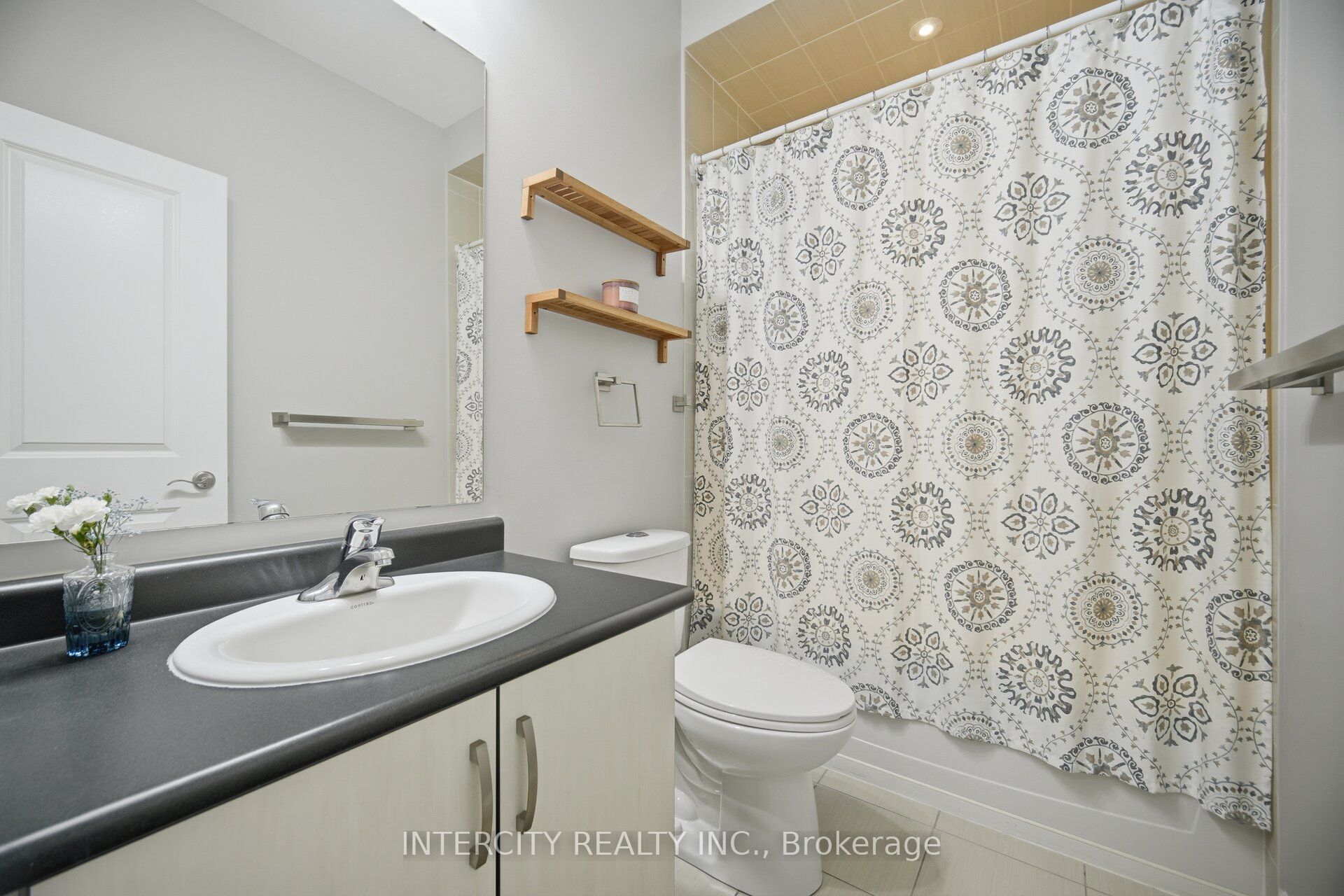 4 Petersen Place Property Photo 34