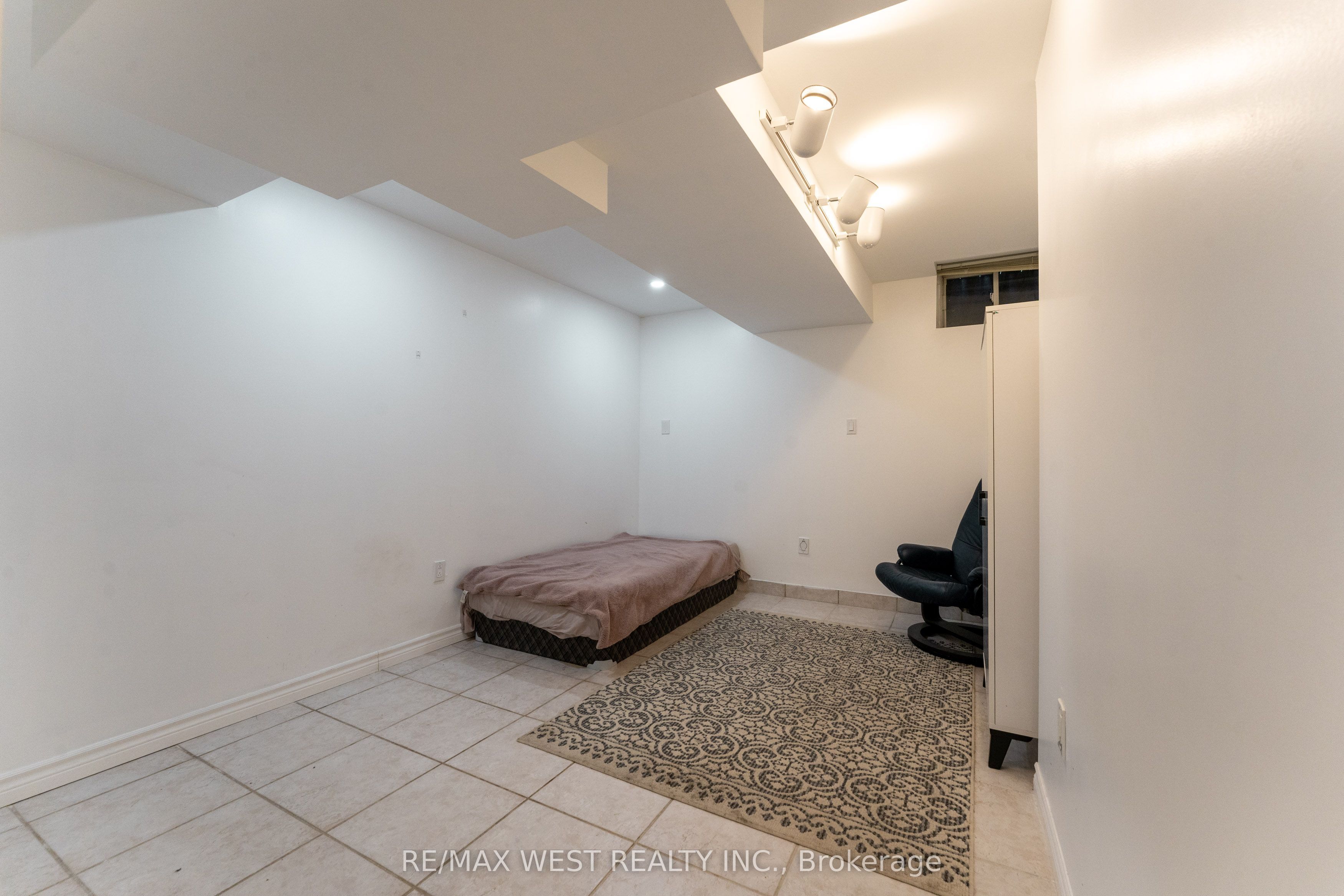72 Alpha Court Property Photo 33