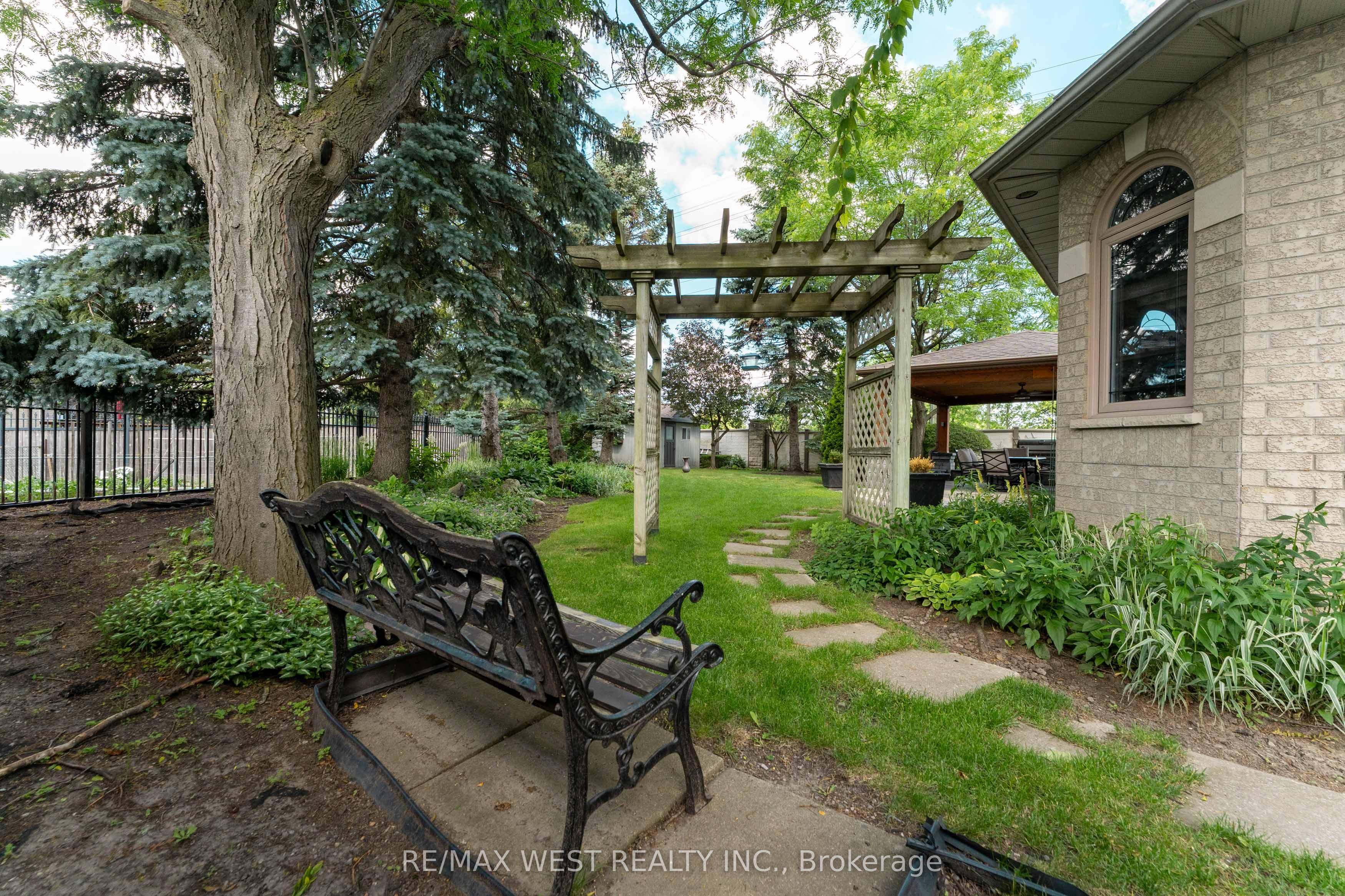 72 Alpha Court Property Photo 38