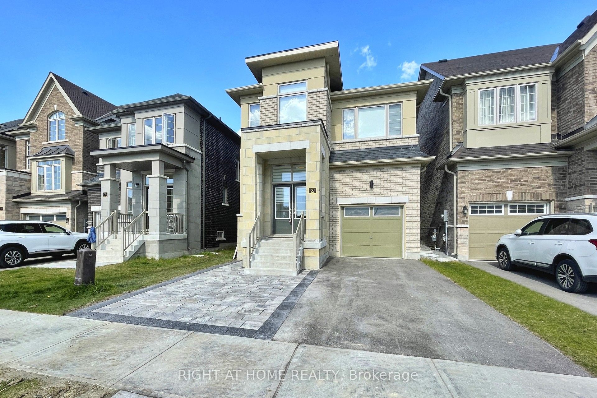 60 Falconridge Terrace
