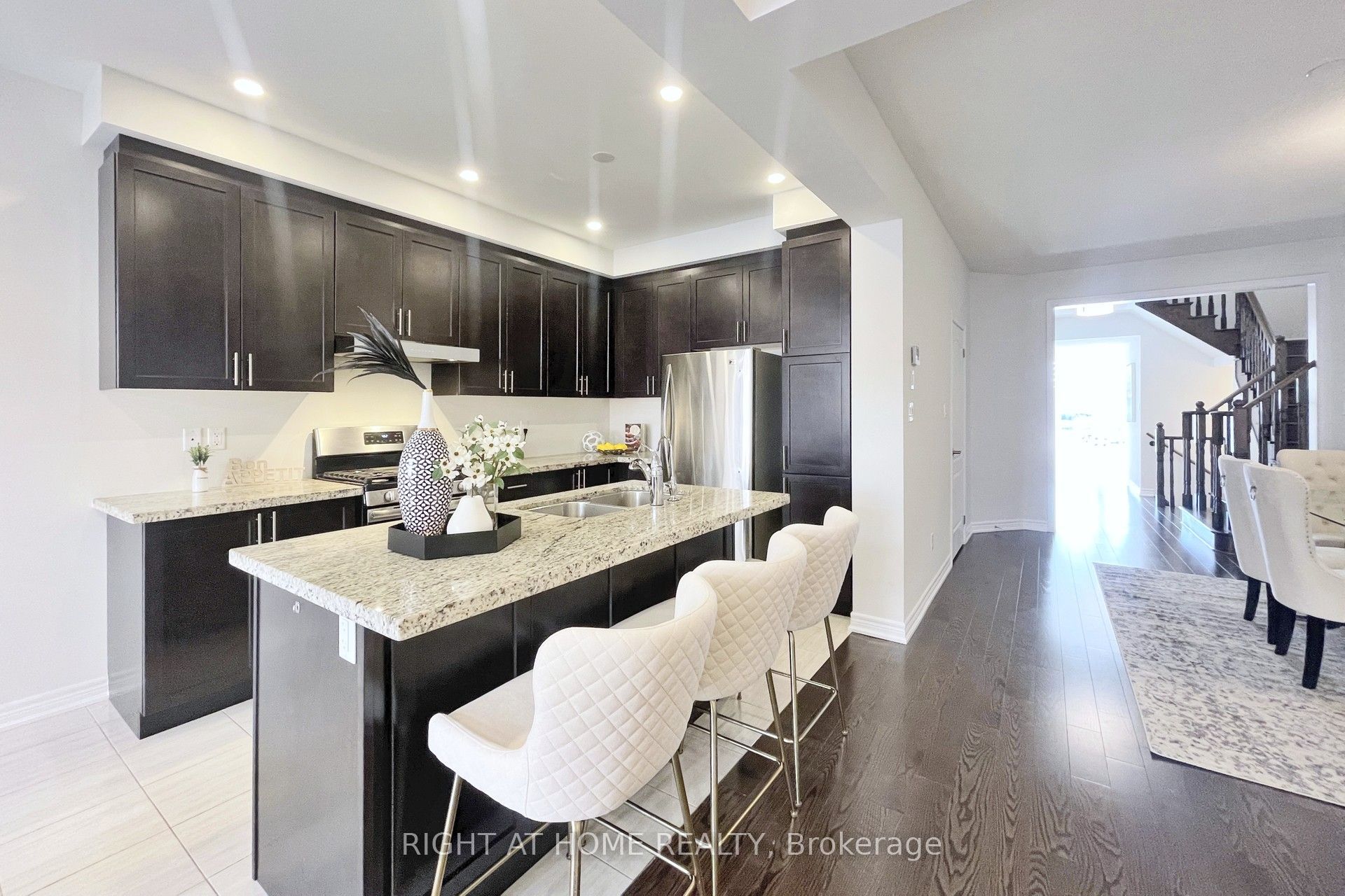 60 Falconridge Terrace Property Photo 9
