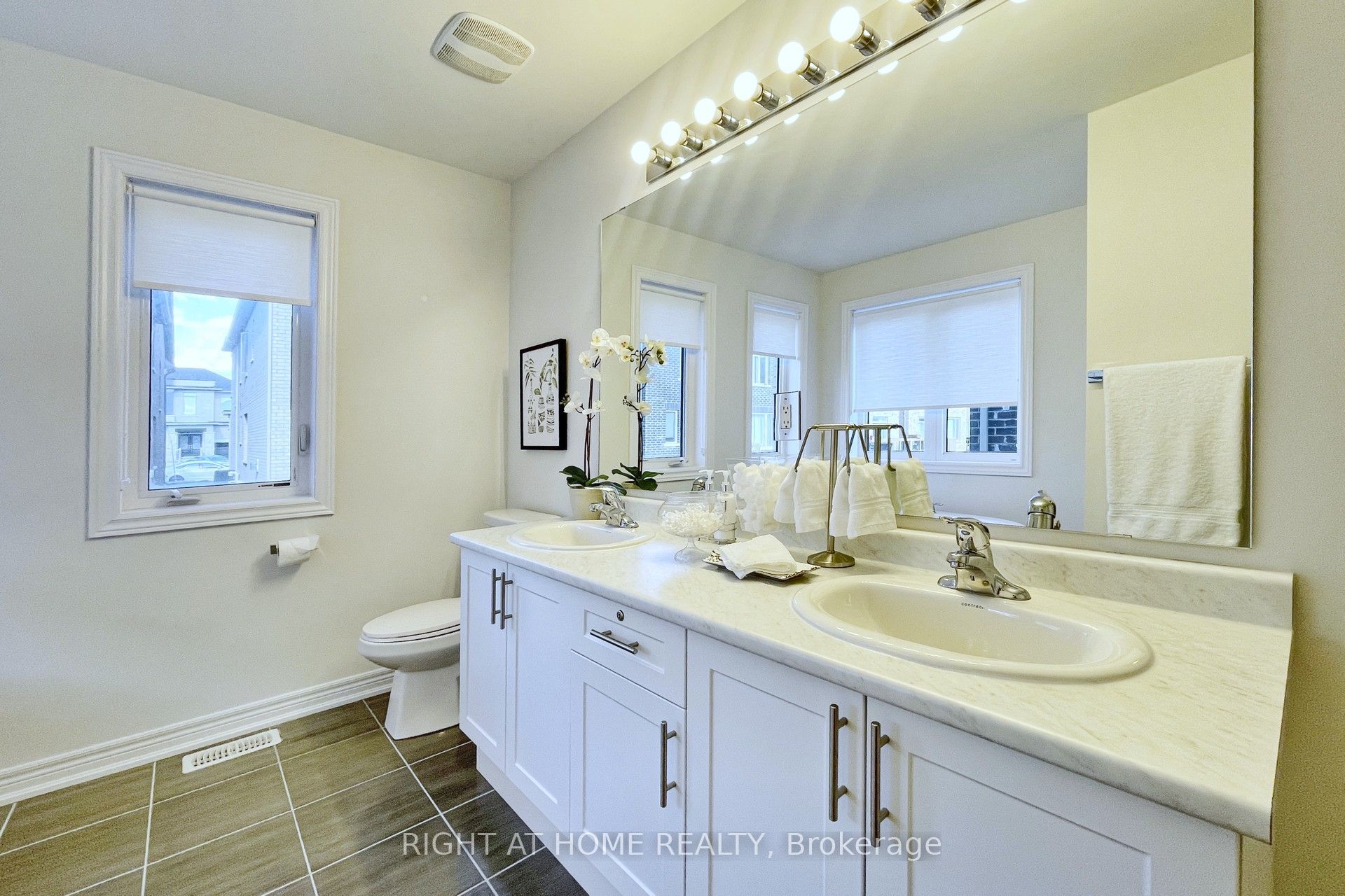 60 Falconridge Terrace Property Photo 19