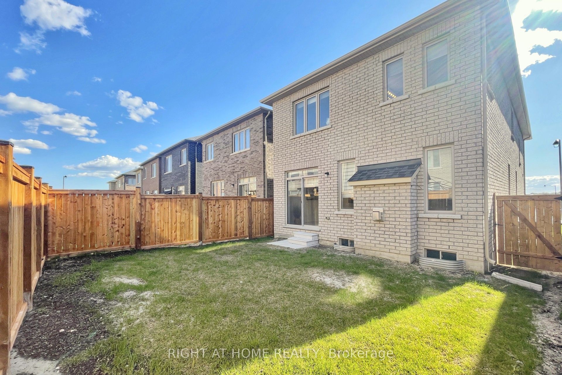 60 Falconridge Terrace Property Photo 28