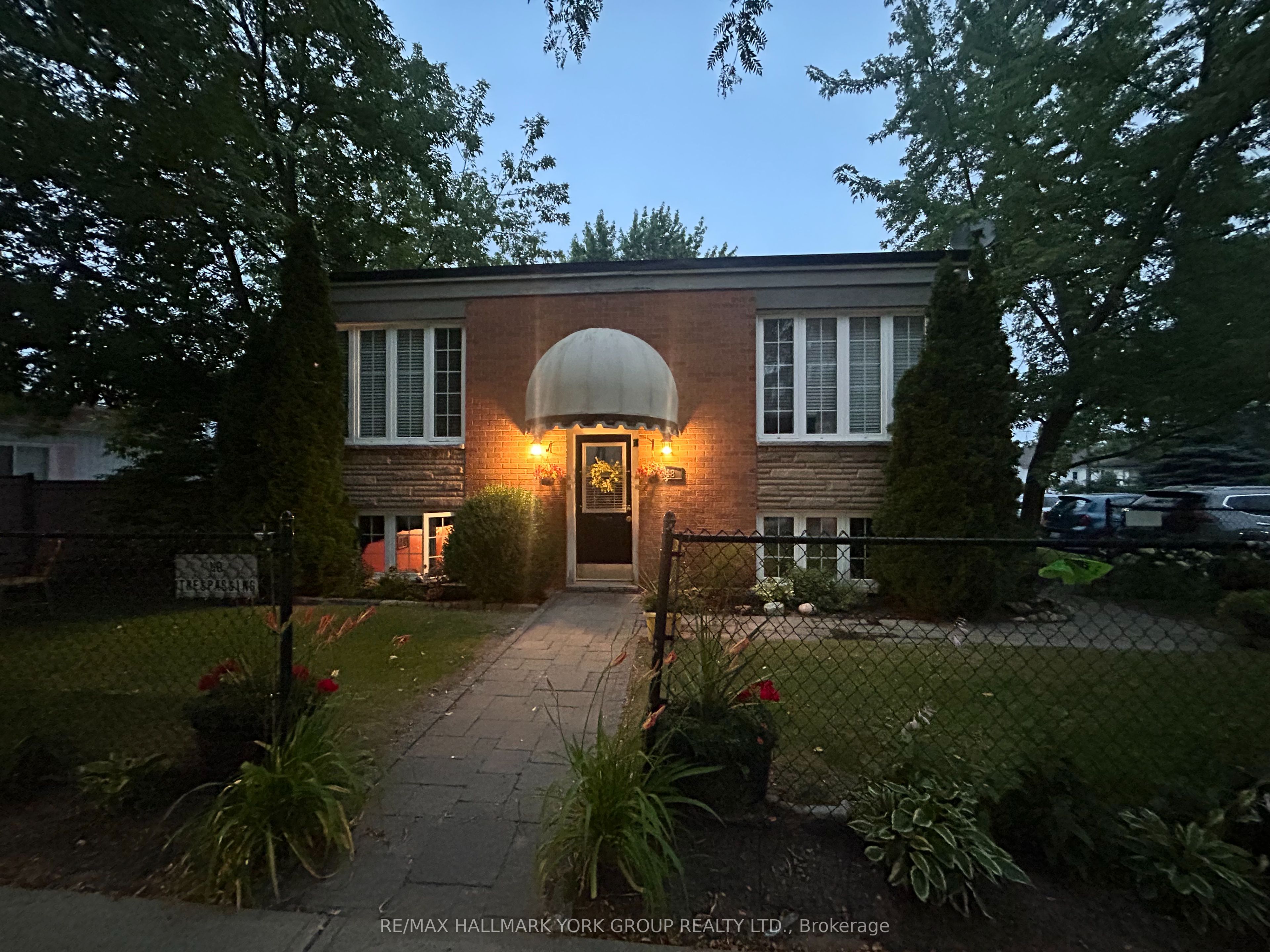 948 Lake Drive E Property Photo 1