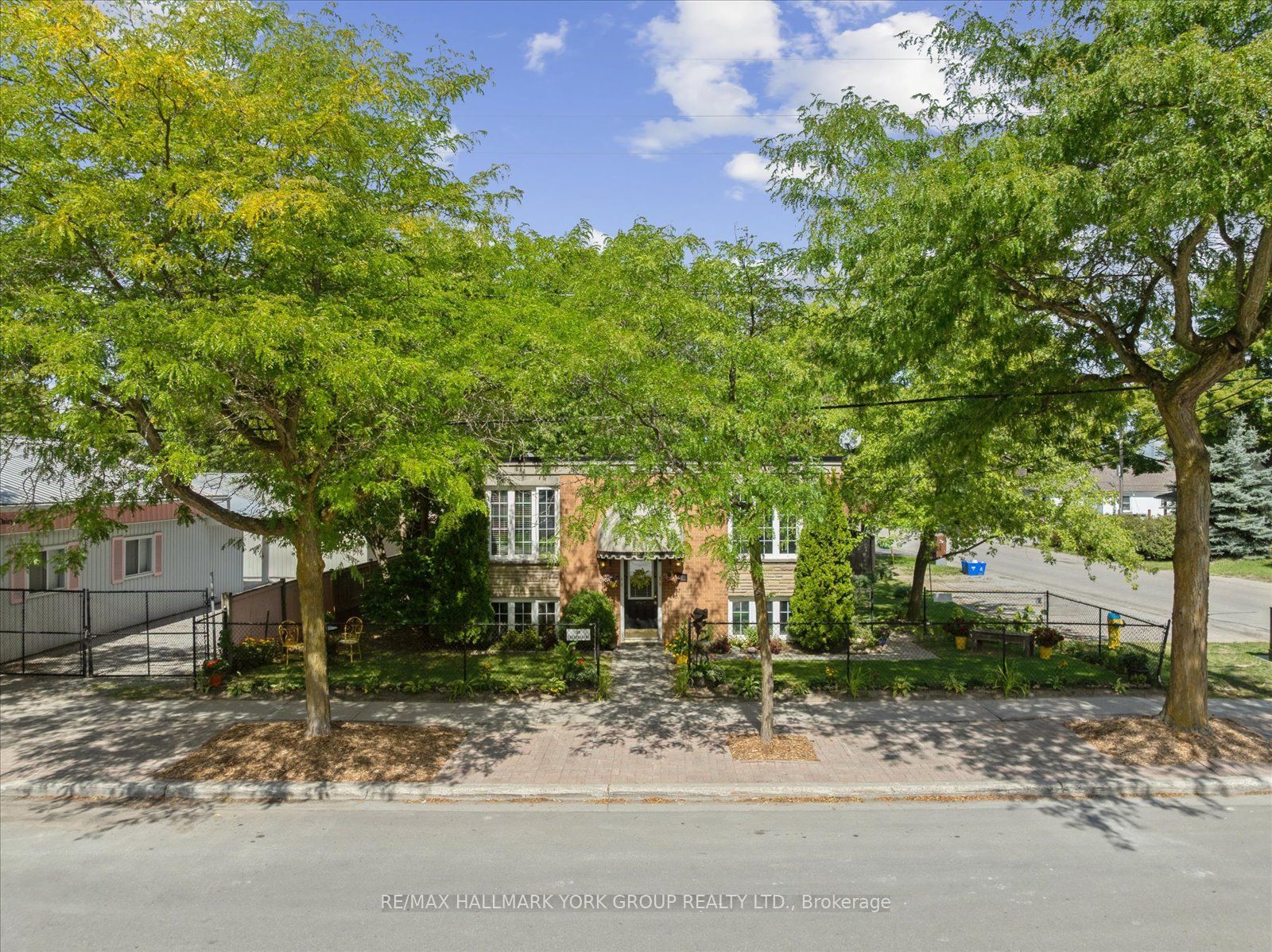 948 Lake Drive E Property Photo 4