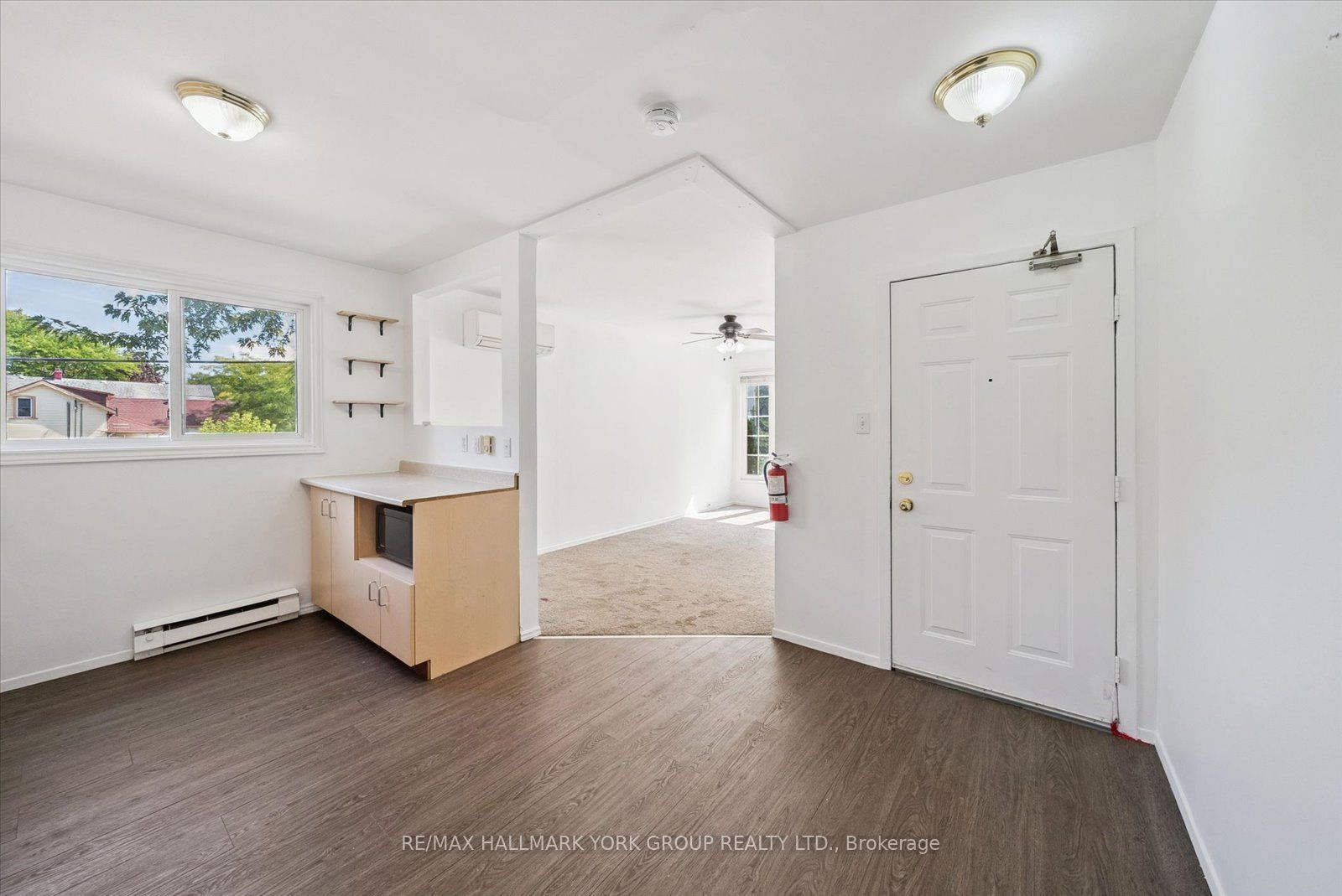 948 Lake Drive E Property Photo 10