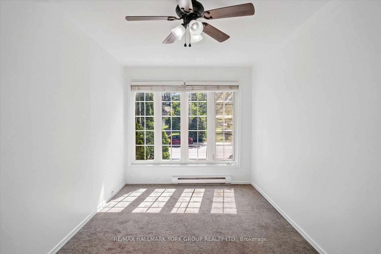 948 Lake Drive E Property Photo 14