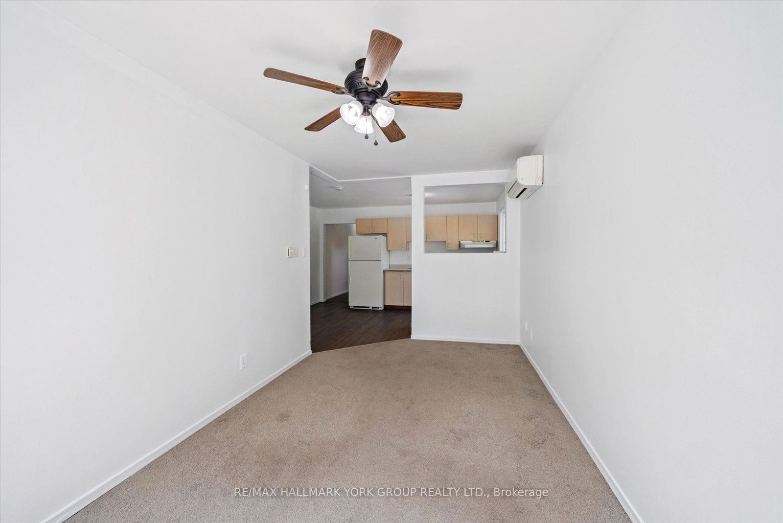 948 Lake Drive E Property Photo 15