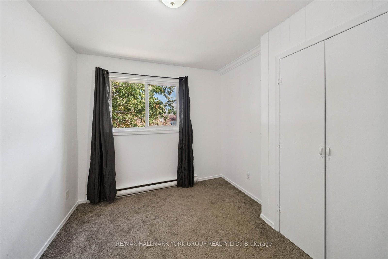 948 Lake Drive E Property Photo 16
