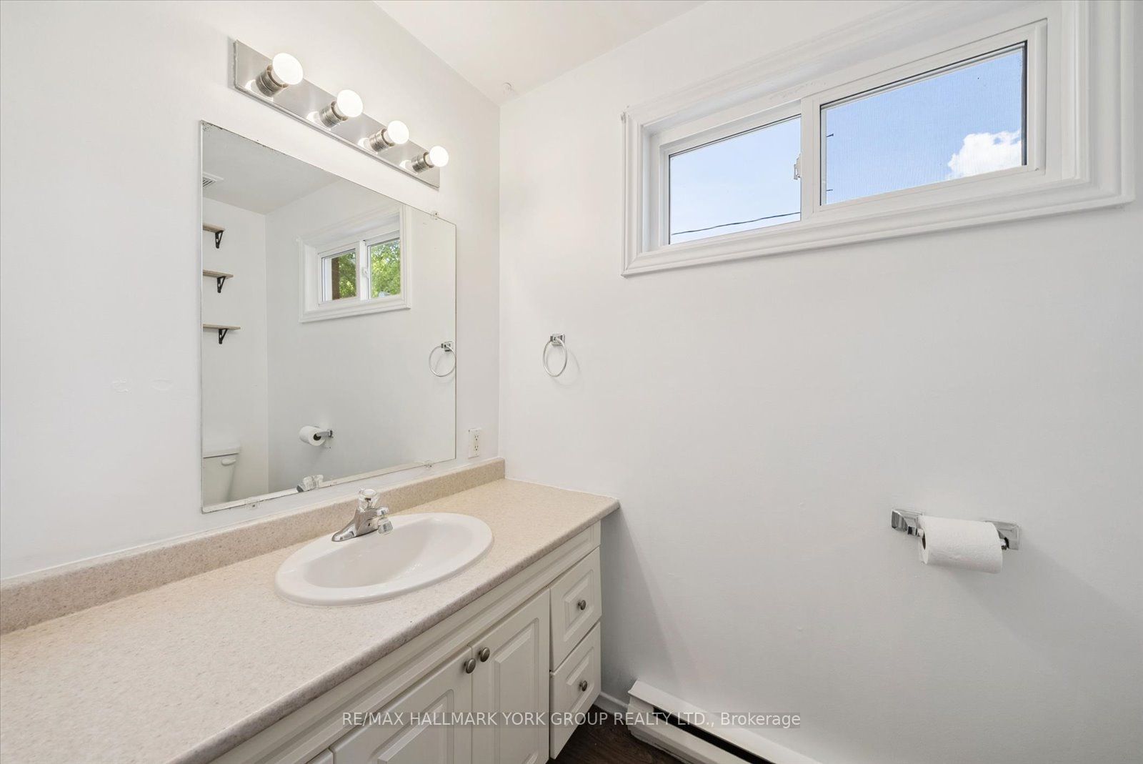 948 Lake Drive E Property Photo 18