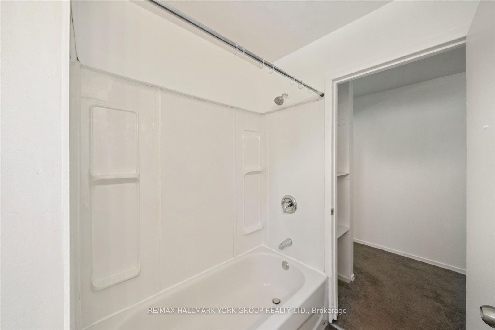 948 Lake Drive E Property Photo 19