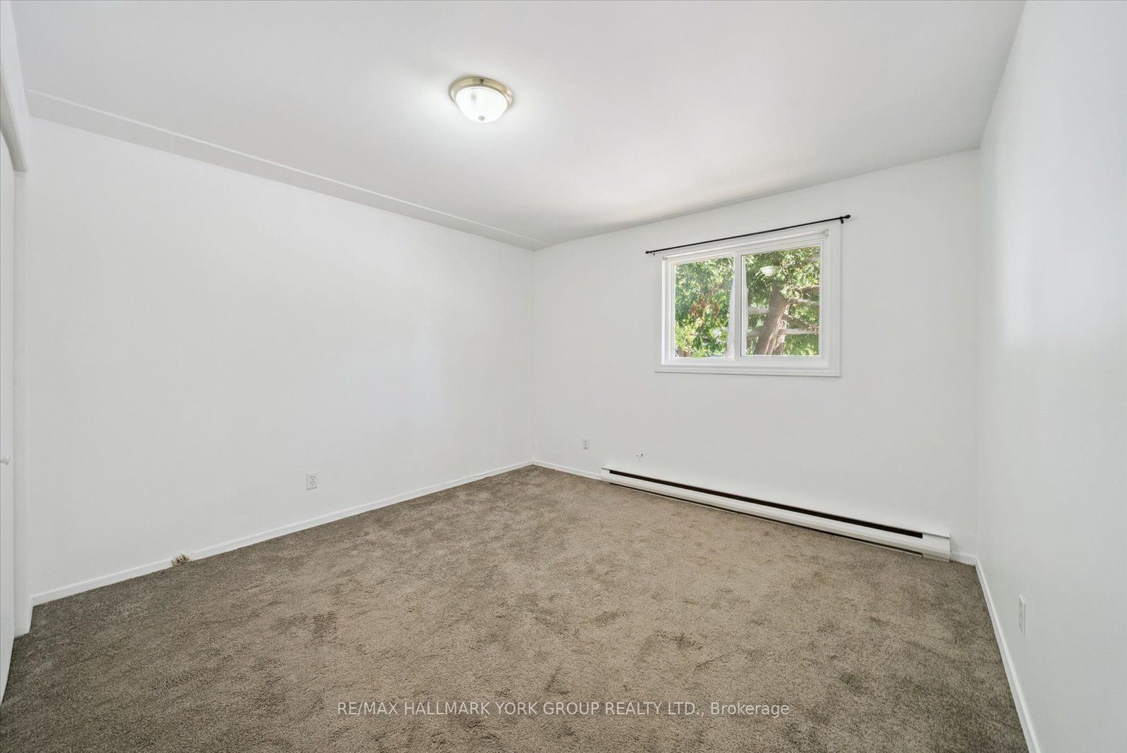 948 Lake Drive E Property Photo 20