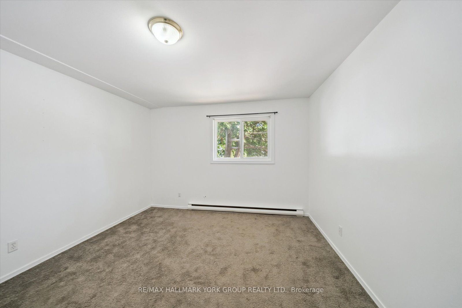 948 Lake Drive E Property Photo 21