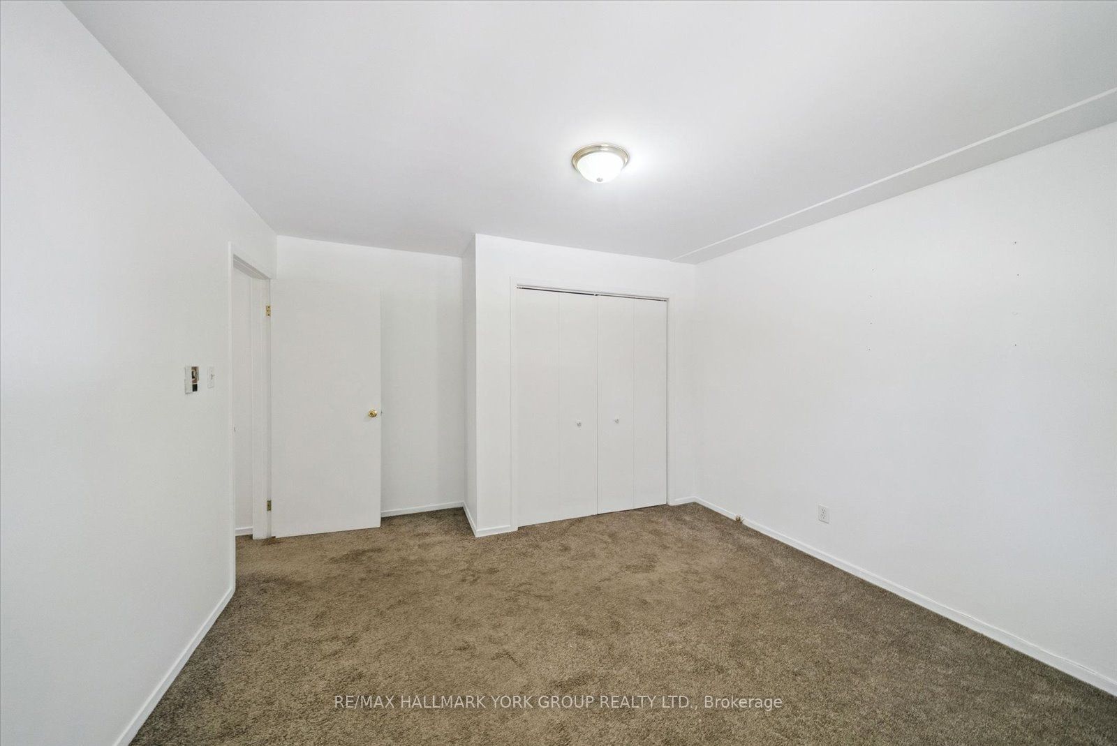 948 Lake Drive E Property Photo 22
