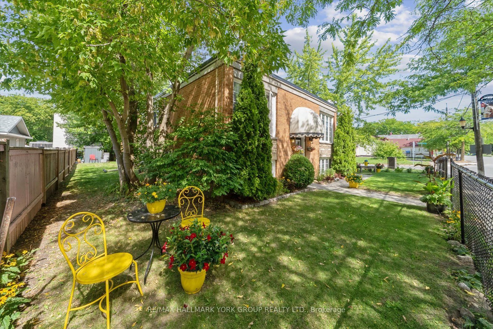 948 Lake Drive E Property Photo 23