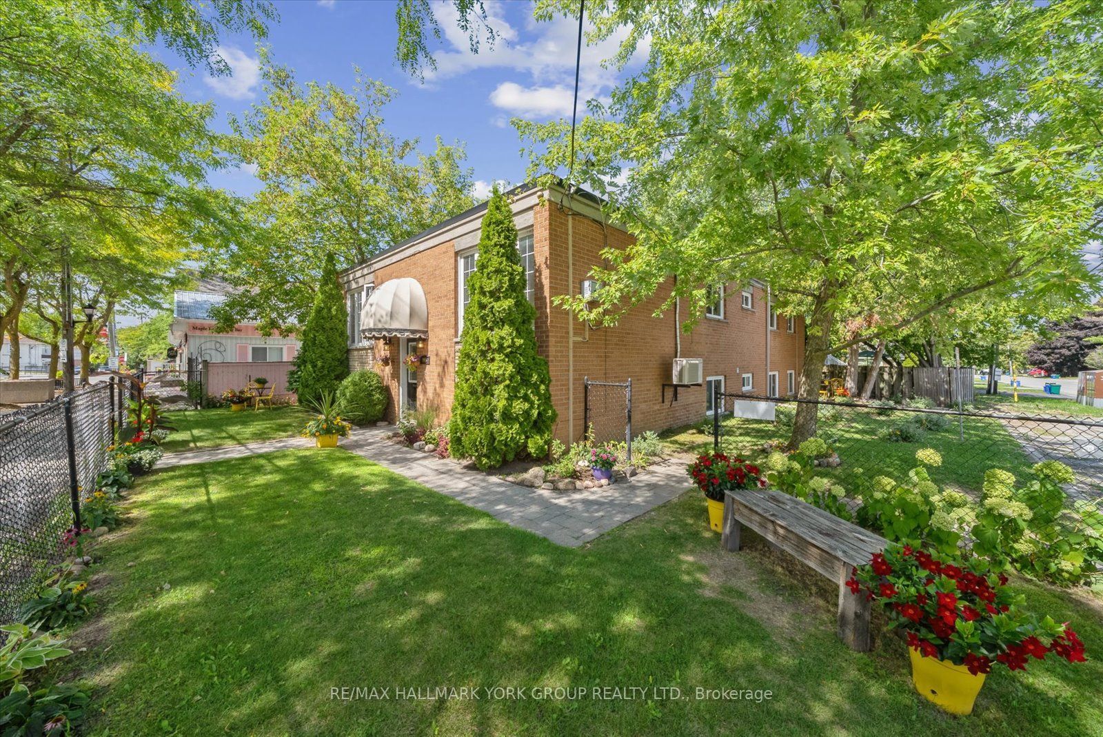 948 Lake Drive E Property Photo 24