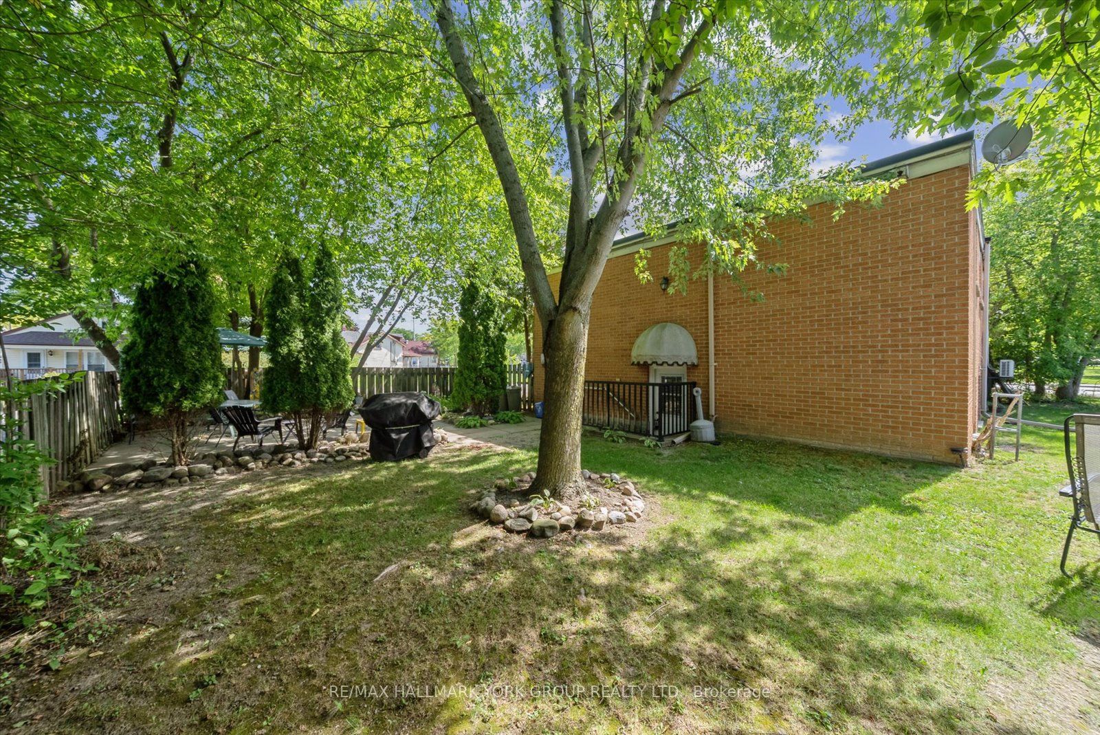 948 Lake Drive E Property Photo 25