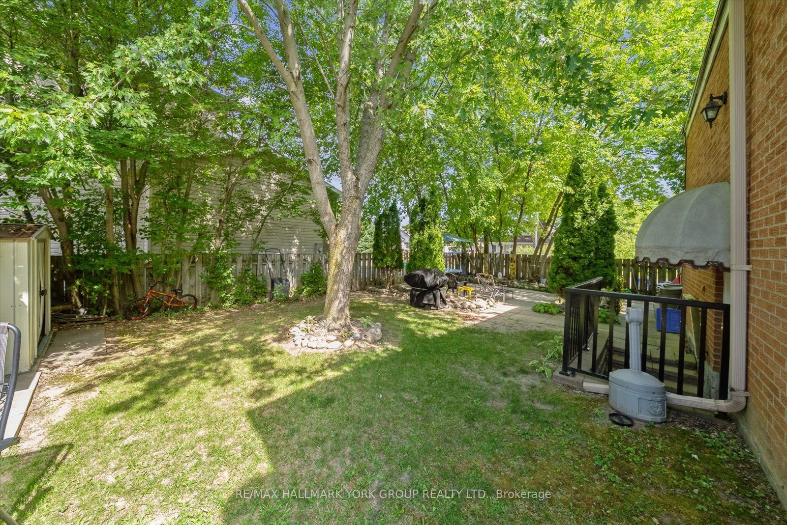 948 Lake Drive E Property Photo 27