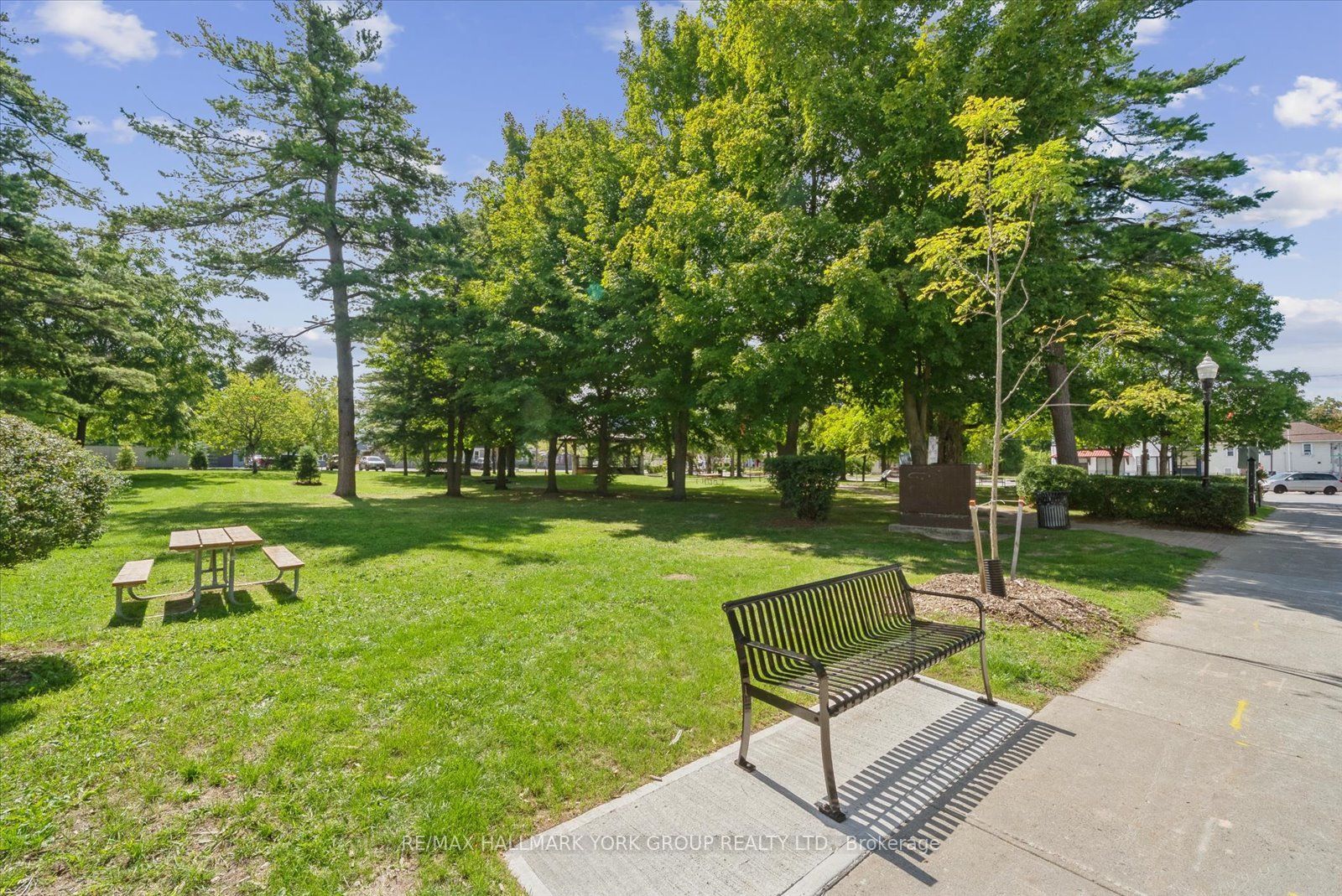 948 Lake Drive E Property Photo 41