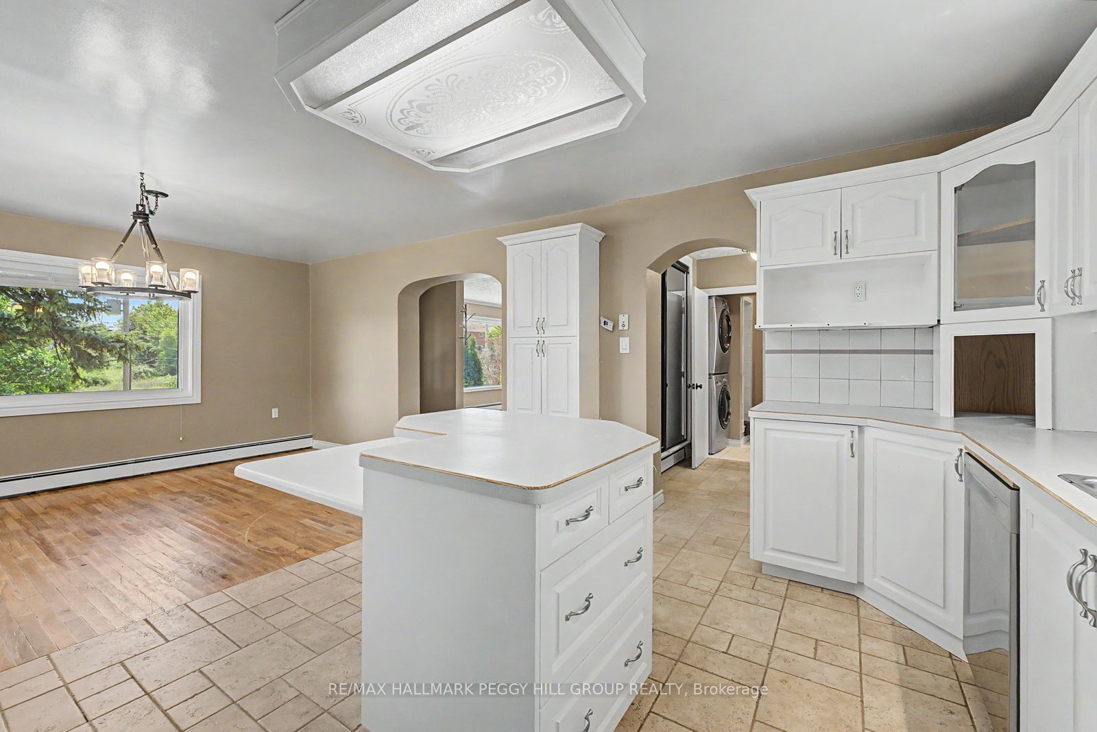 2496 8 Line Upper Property Photo 5