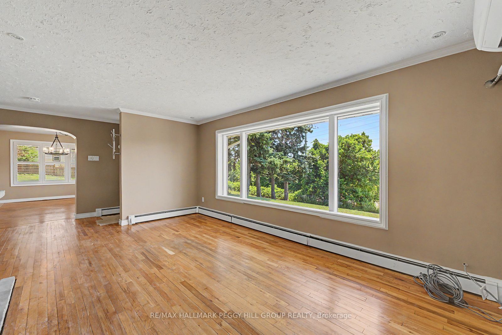 2496 8 Line Upper Property Photo 8