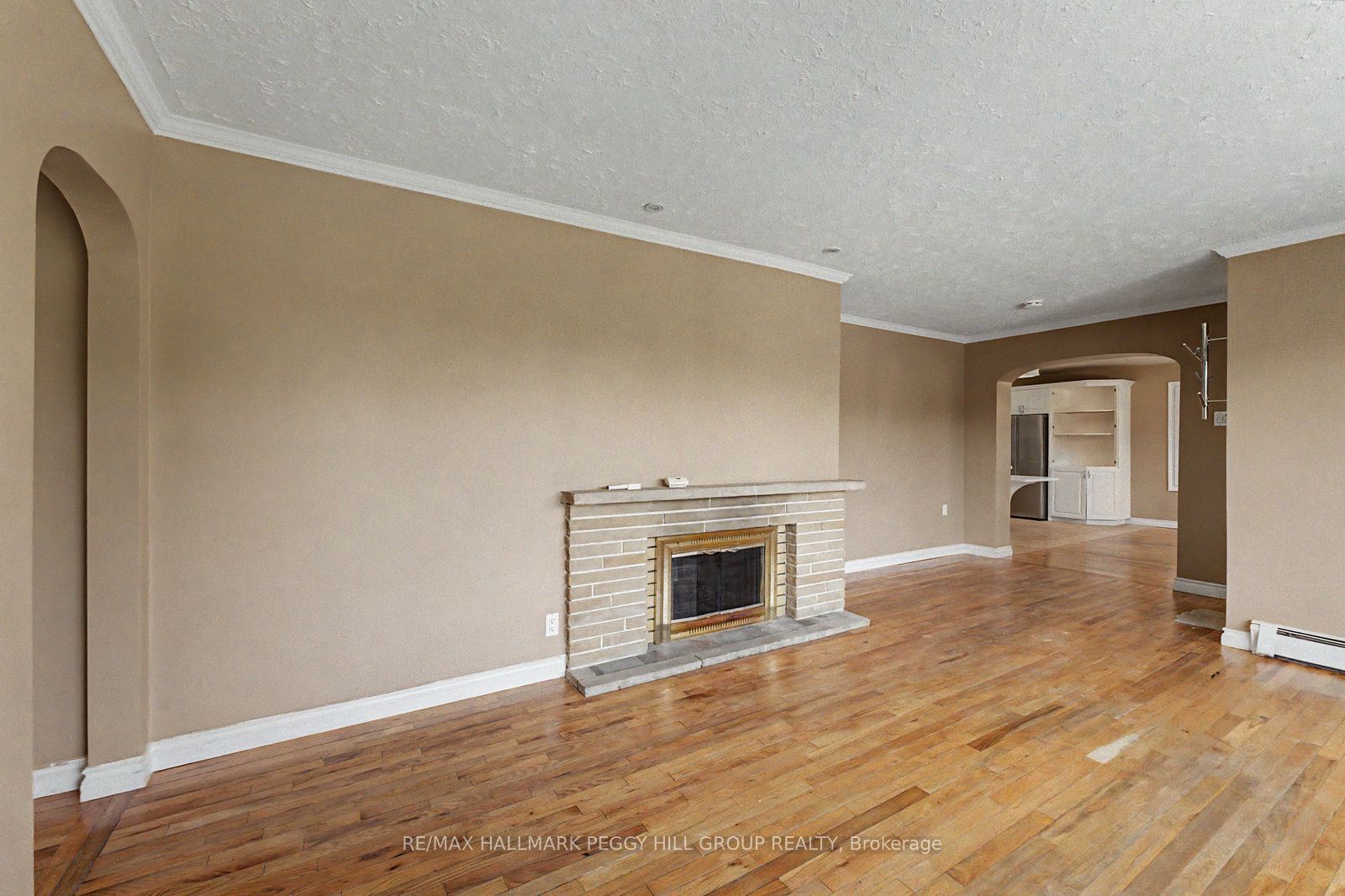 2496 8 Line Upper Property Photo 9