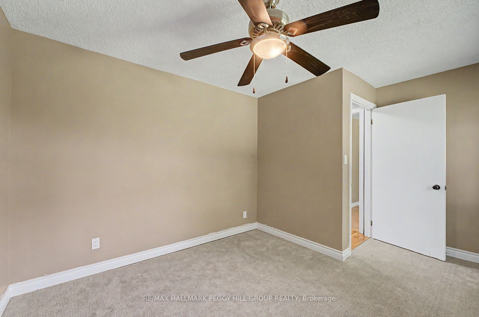2496 8 Line Upper Property Photo 15