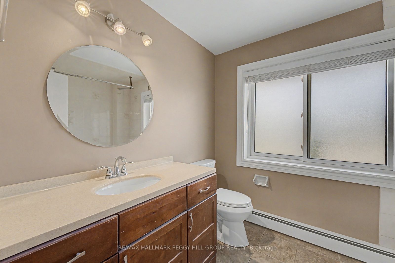 2496 8 Line Upper Property Photo 16