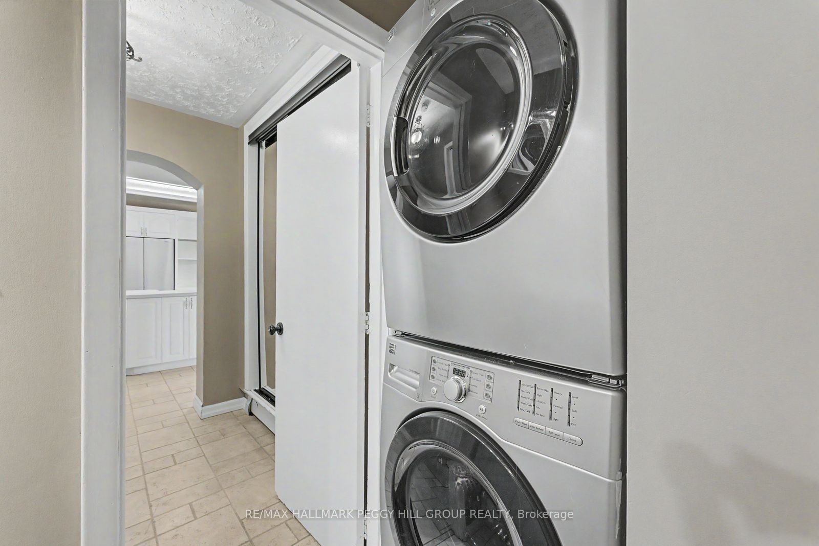 2496 8 Line Upper Property Photo 18