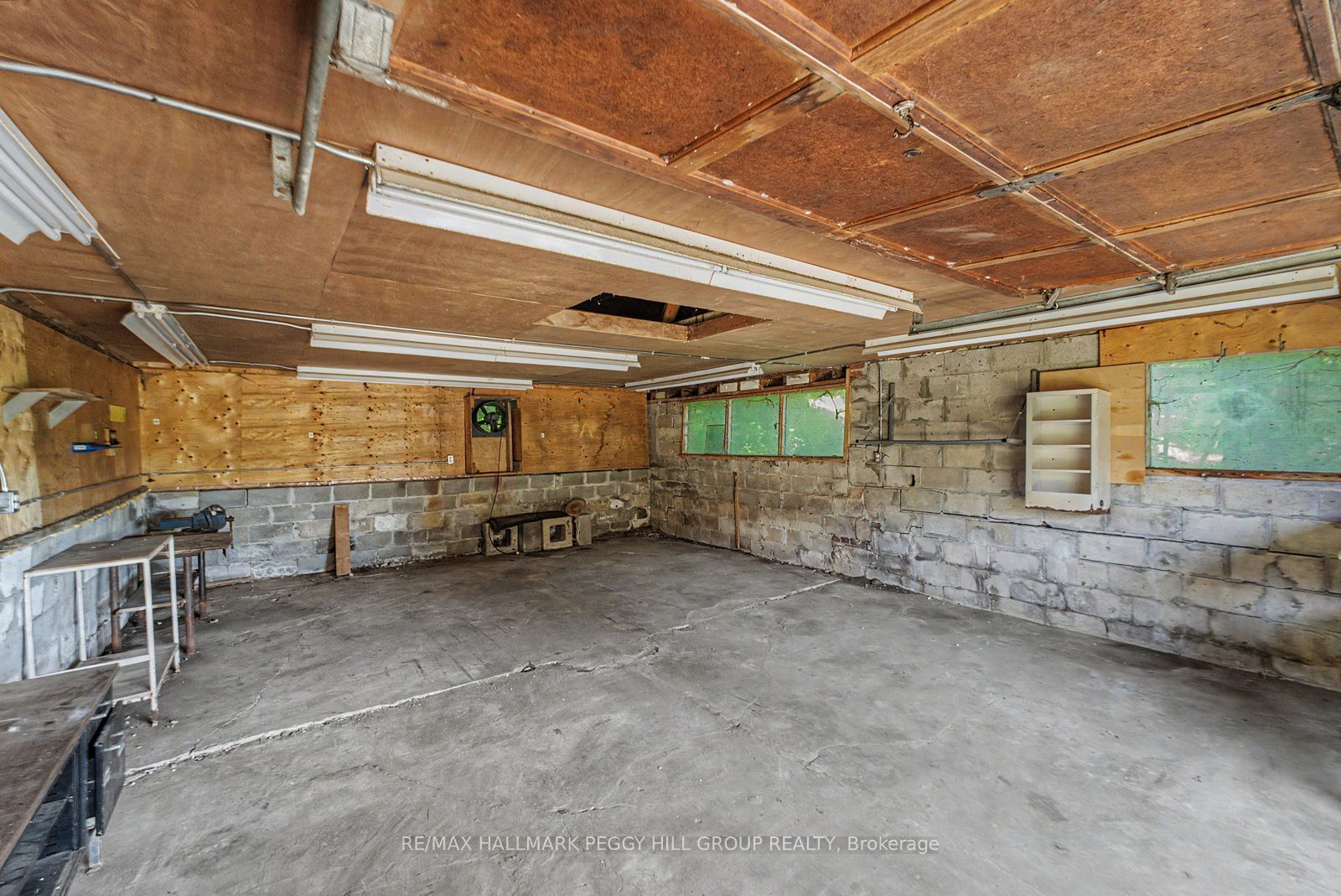 2496 8 Line Upper Property Photo 19