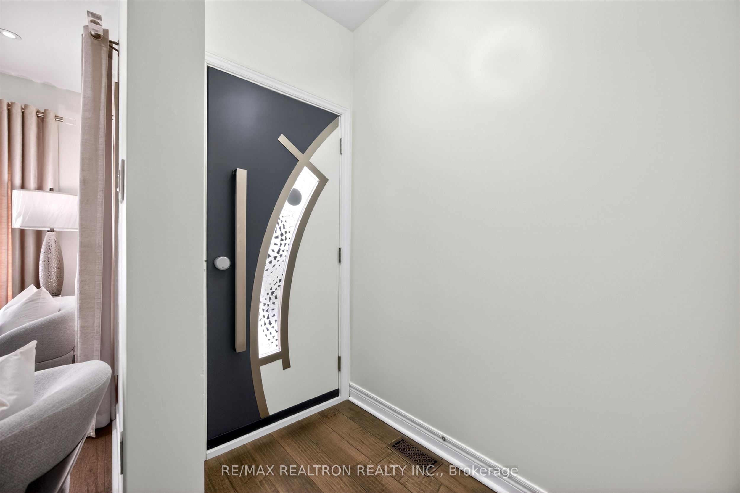 5 Yvonne Place Property Photo 9