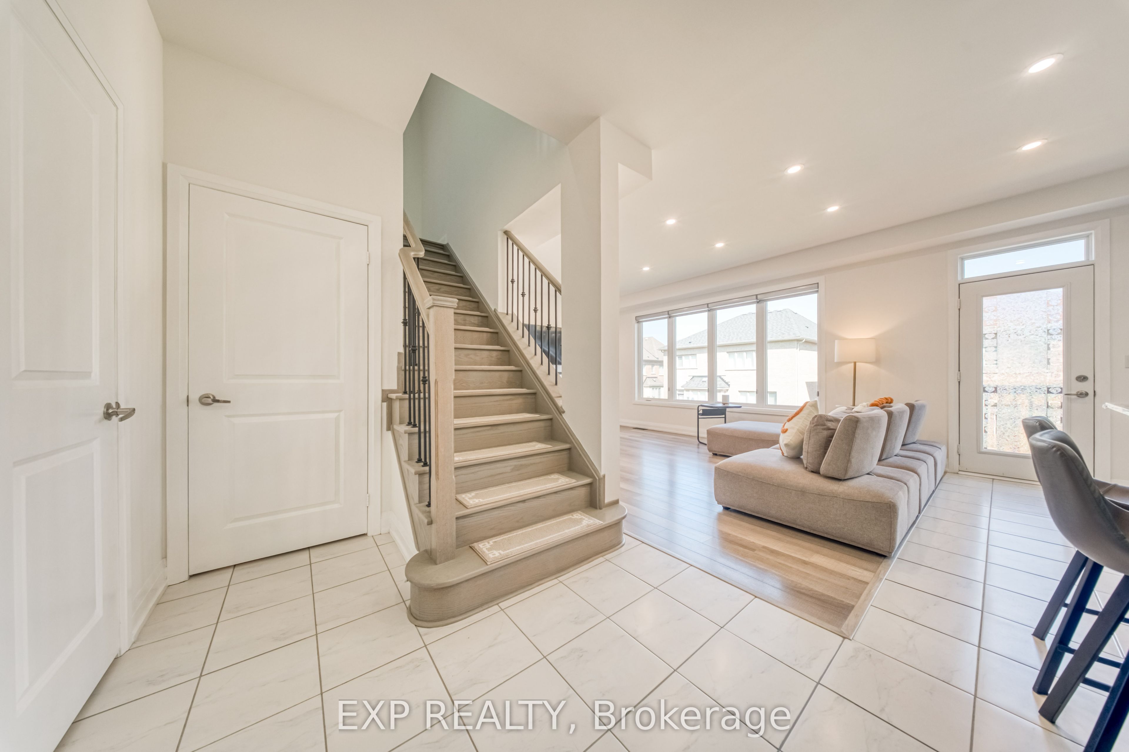 8 Prosperity Way Property Photo 5