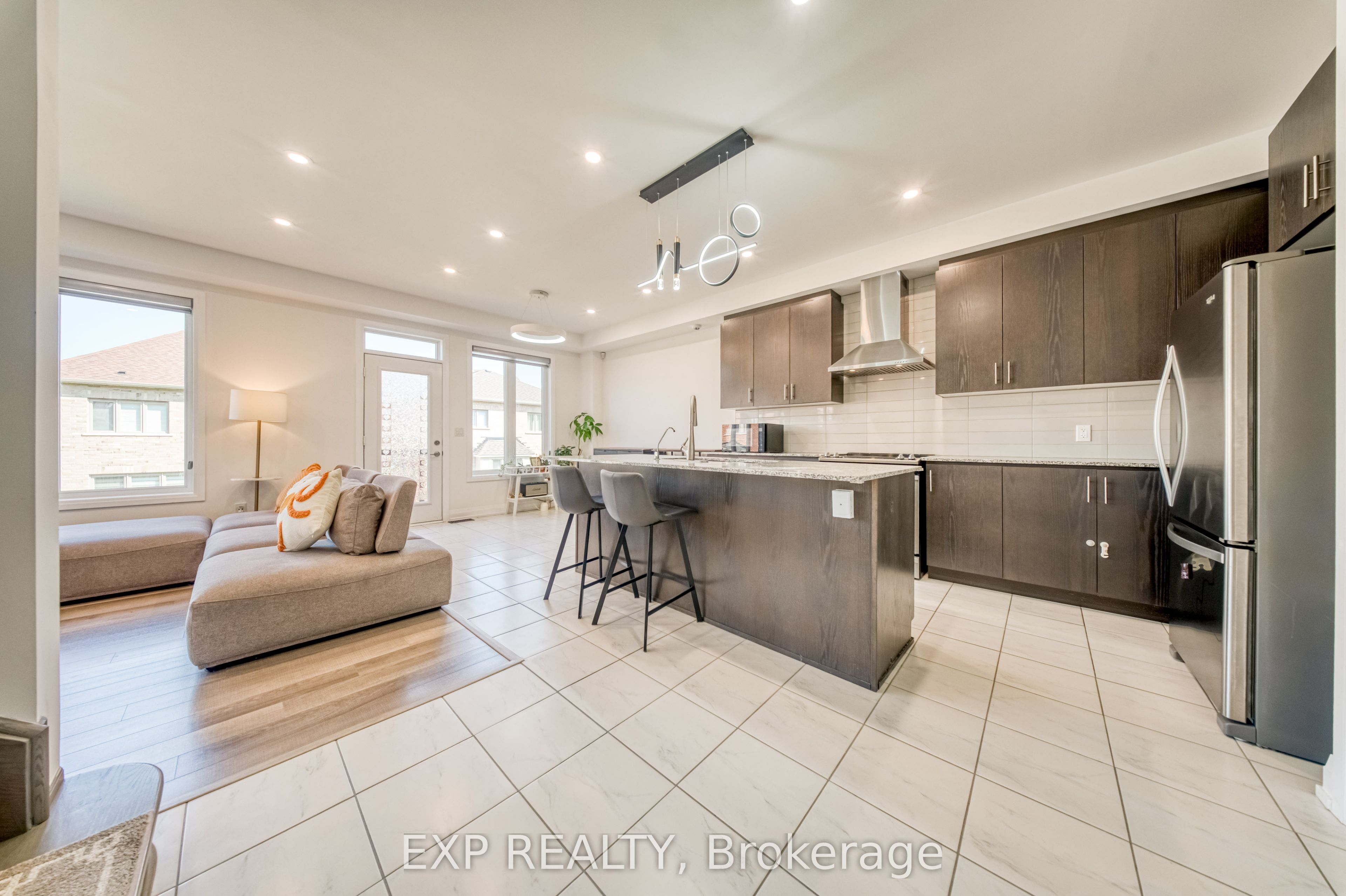 8 Prosperity Way Property Photo 6