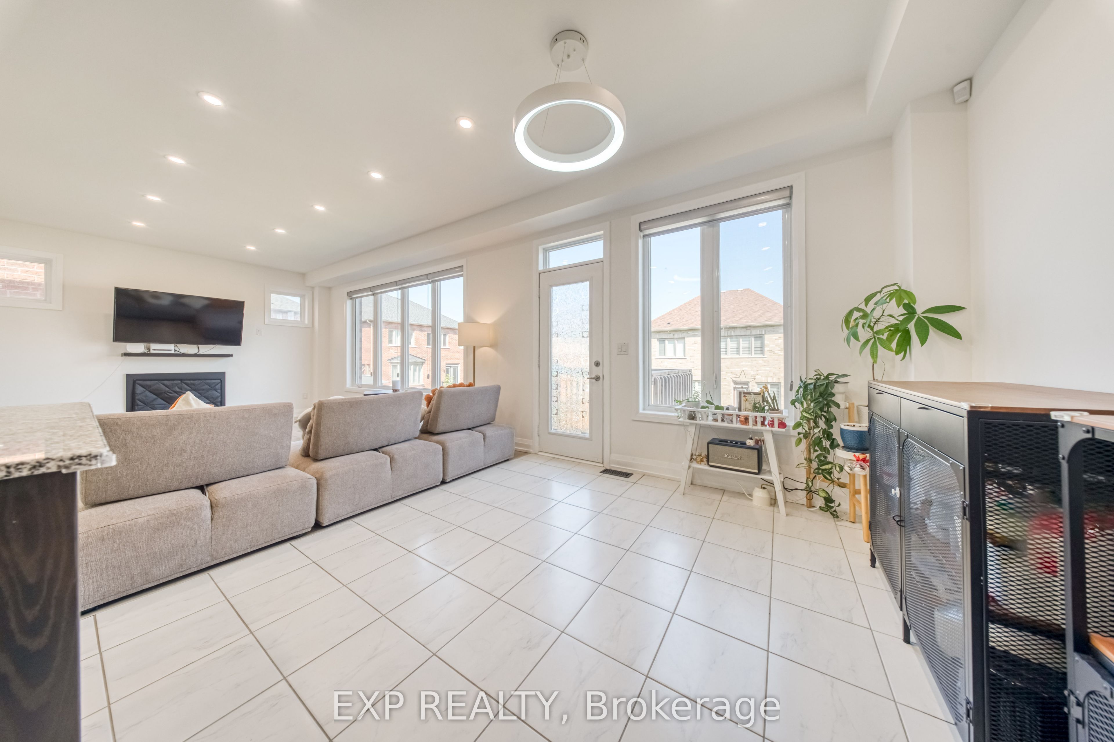 8 Prosperity Way Property Photo 10
