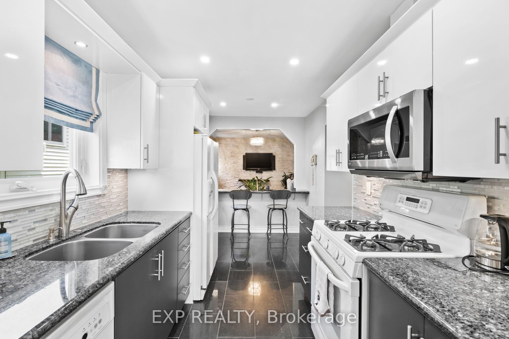 171 Simonston Boulevard Property Photo 8