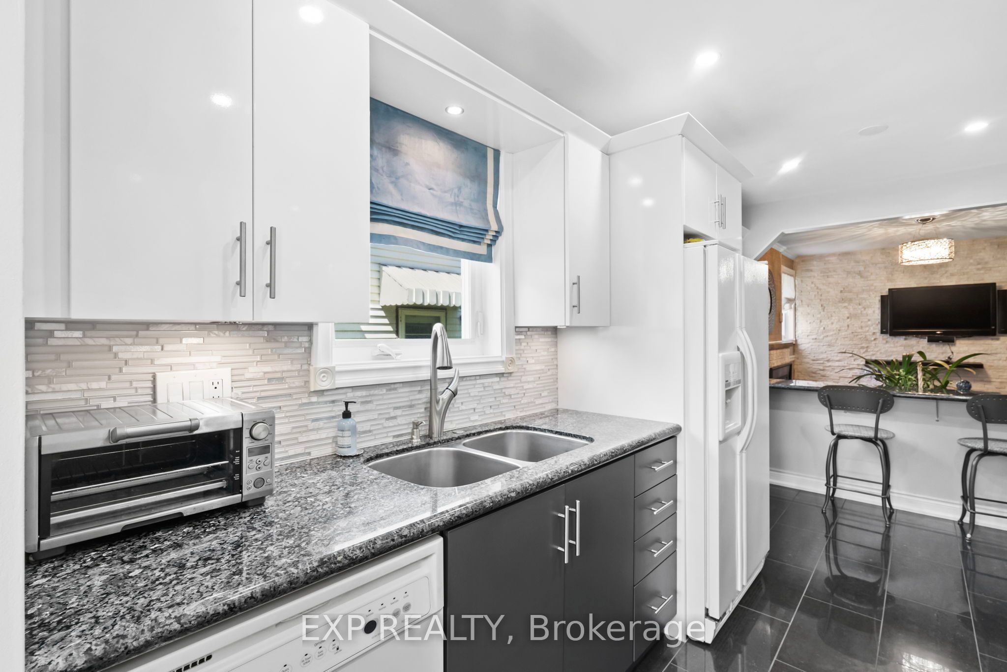 171 Simonston Boulevard Property Photo 9
