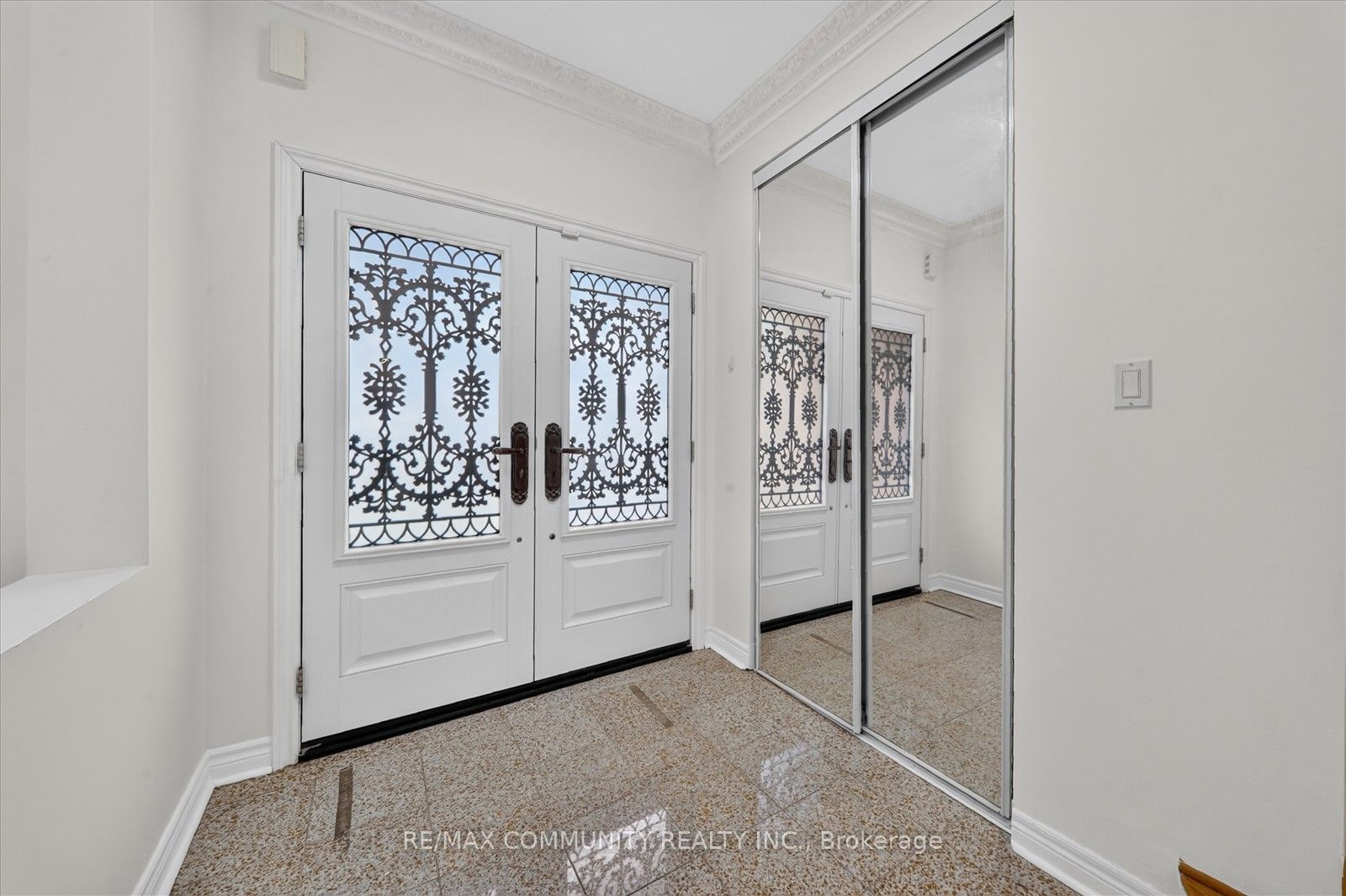 29 River Forest Street W Property Photo 7