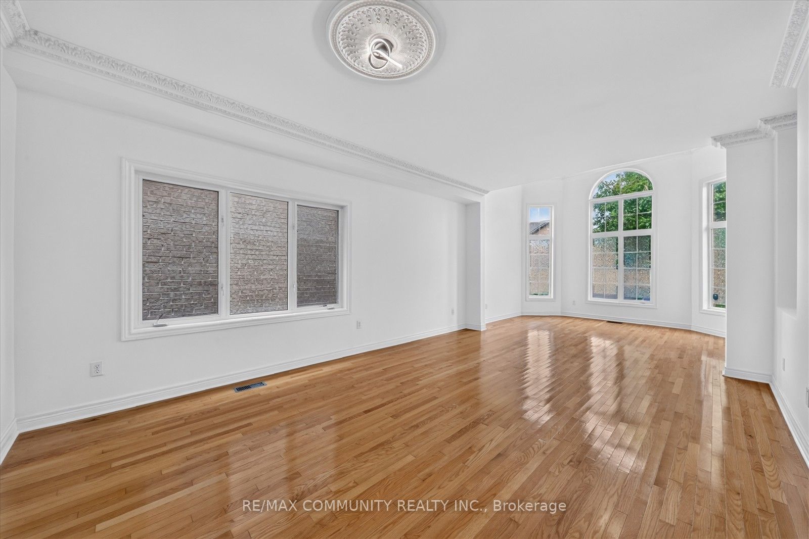 29 River Forest Street W Property Photo 10
