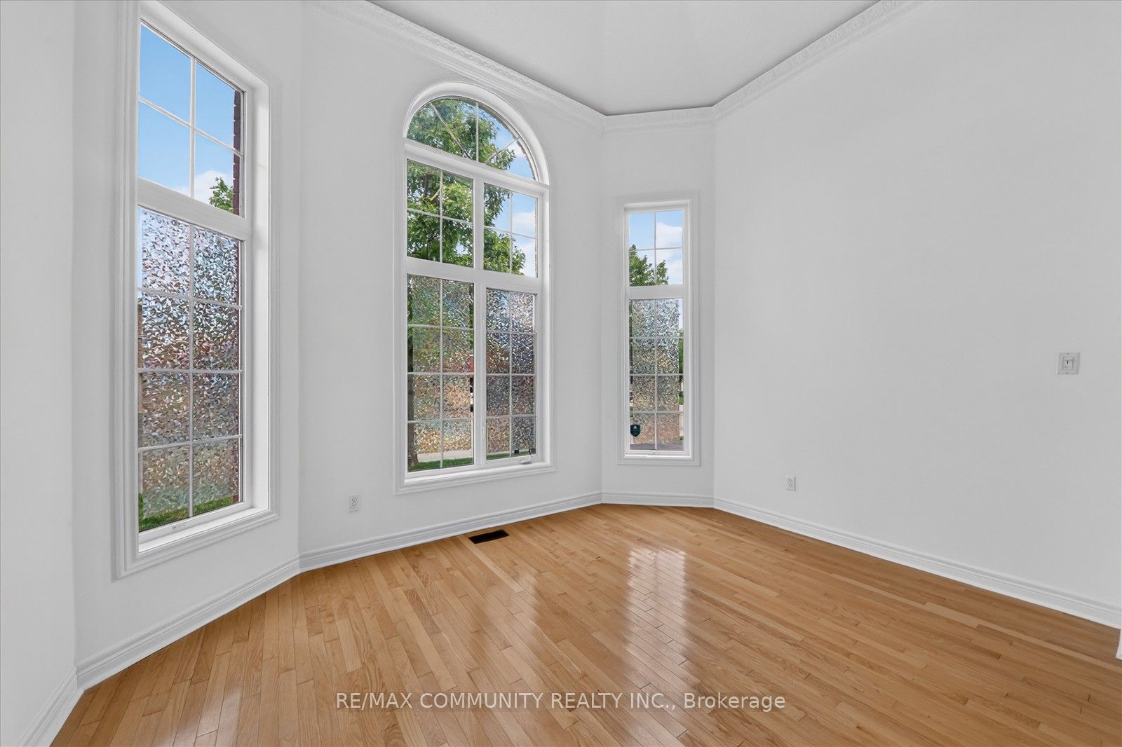 29 River Forest Street W Property Photo 11