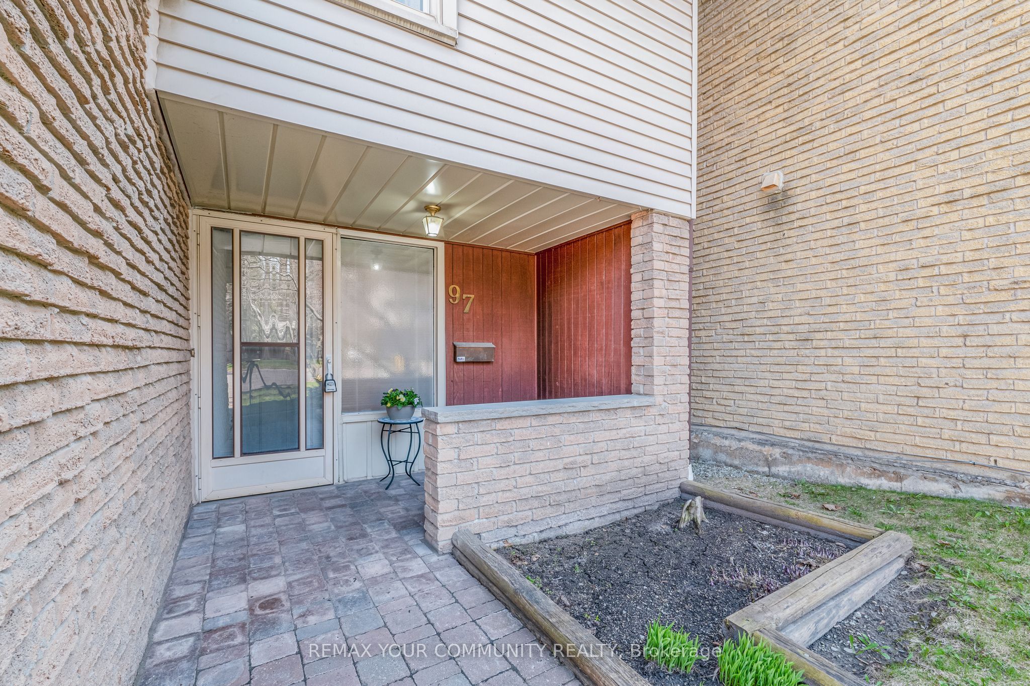 97 Poplar Crescent Property Photo 3